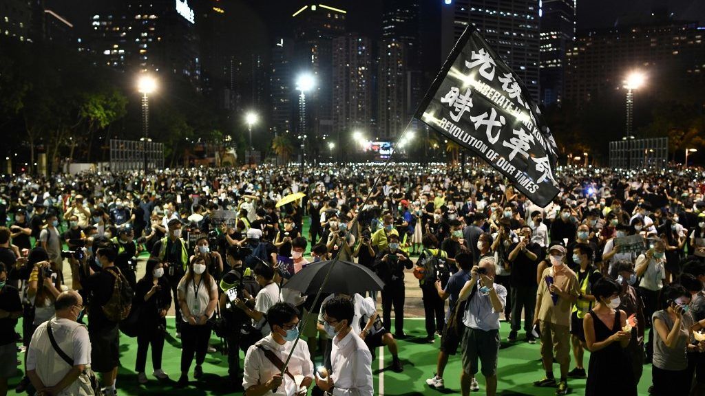 Hiába tiltották be, ezrek emlékeztek a Tienanmen térről Hongkongban