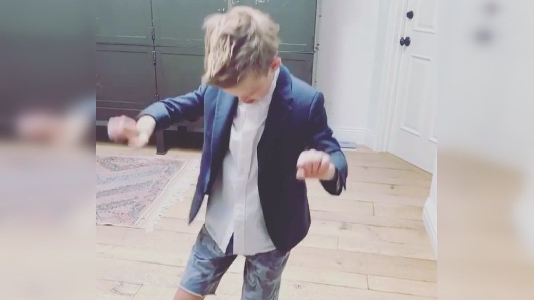 Hilary Duff gyereke tánccal fejezte ki az örömét, hogy vége a sulinak