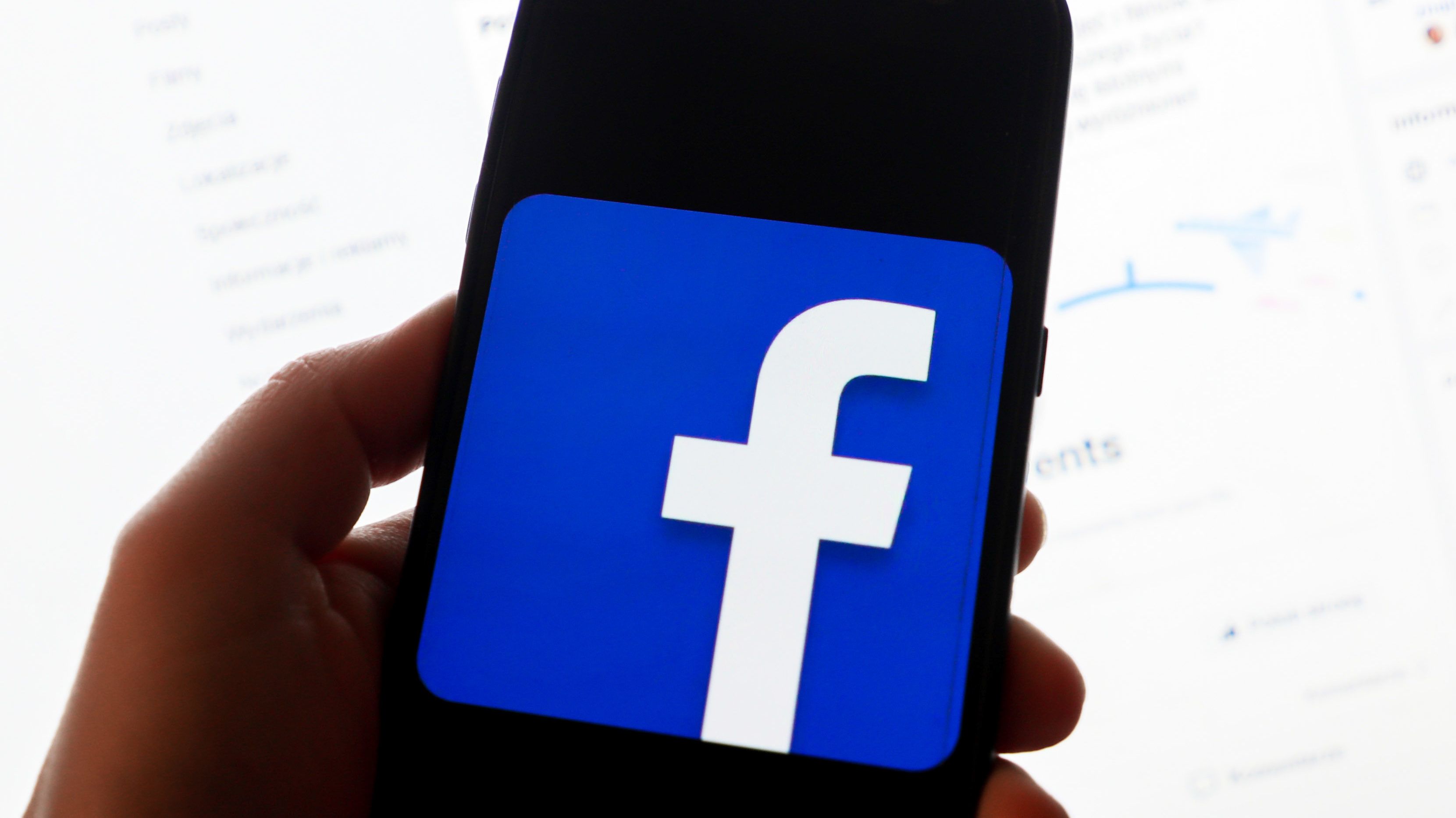 A Facebook fontosat lép a kormányzati sajtóval szemben