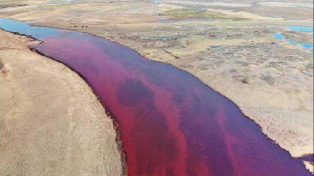 Vérző folyó: húszezer tonnányi üzemanyag ömlött egy szibériai folyóba