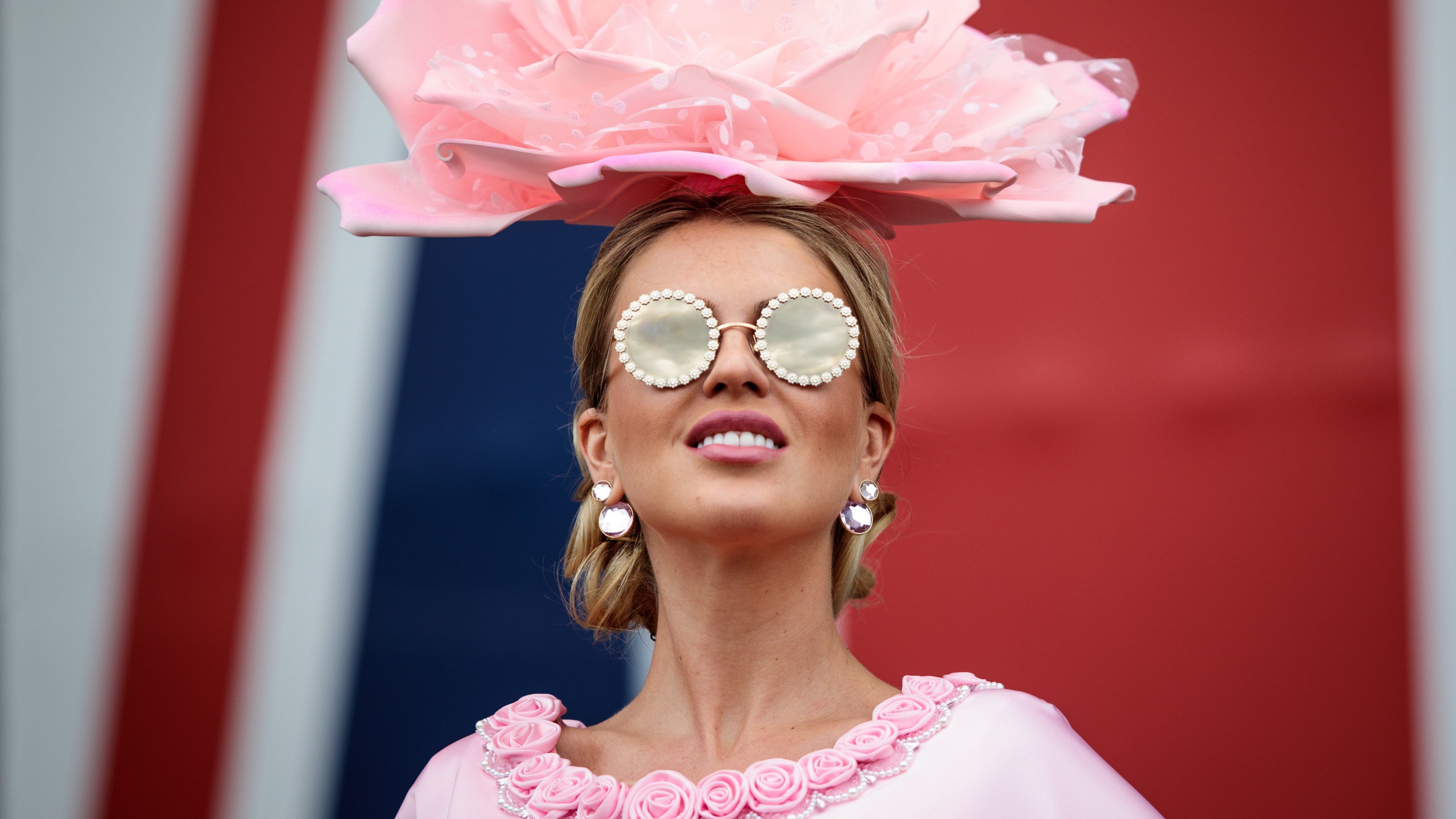 Idén lemaradunk a Royal Ascot őrült kalapjairól – nosztalgiázzunk régi fotókkal!