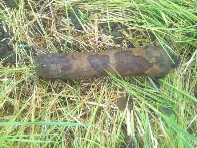 Repesz-aknavető gránátot találtak Baján egy társasház kertjében