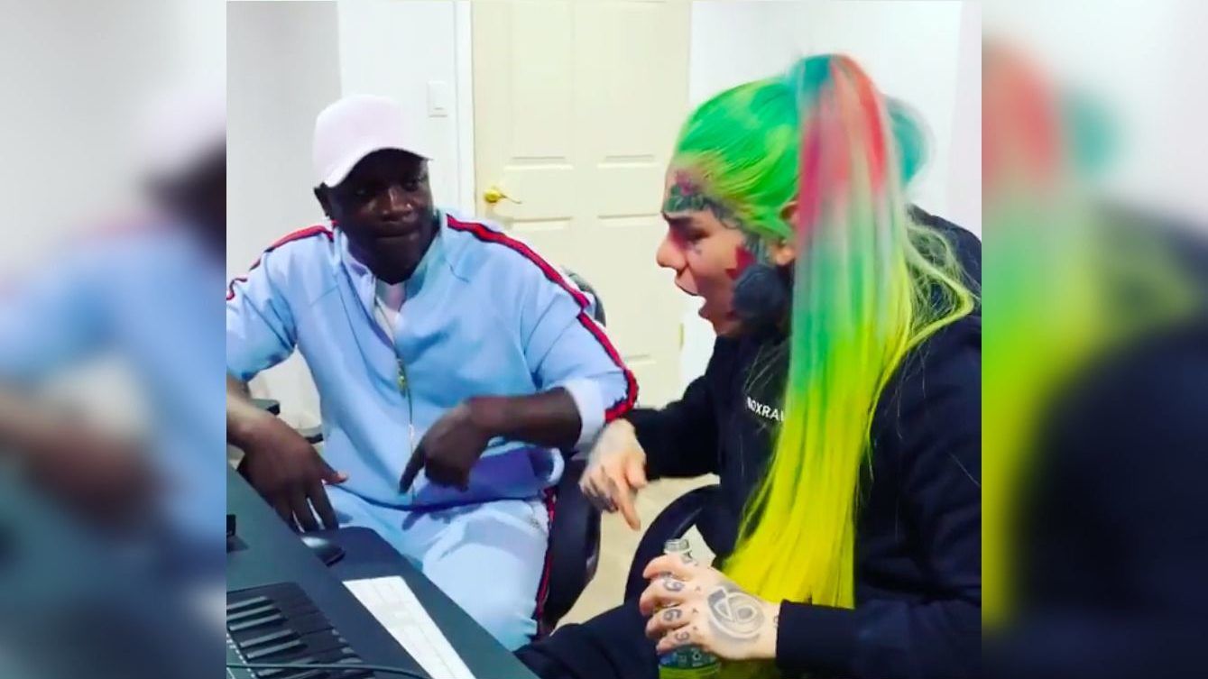 Tekashi69 haja szörnyűbb vagy az, hogy Akonnel csinál zenét?