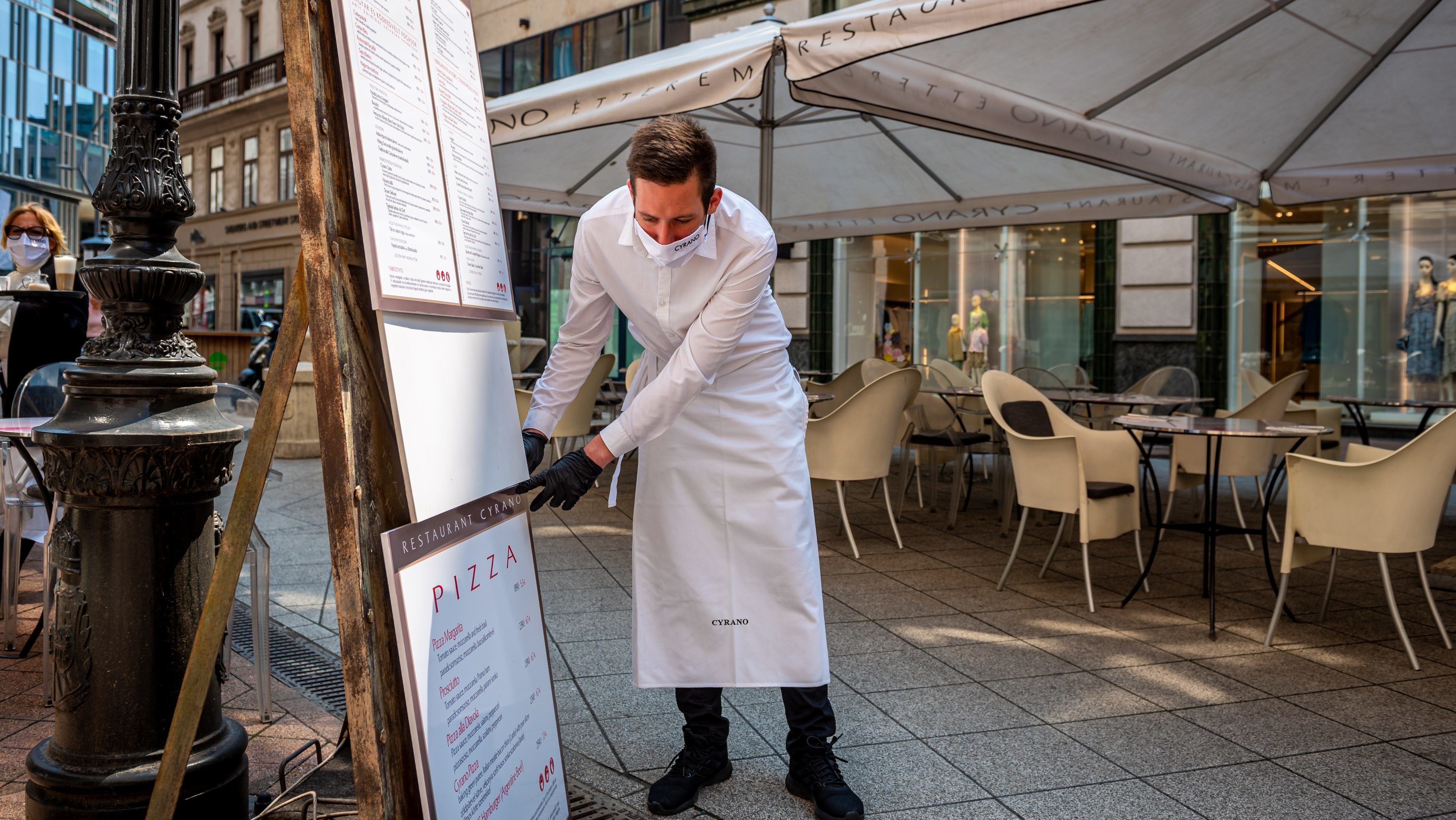 Törvénybe vésnék, hogy ne kelljen a vendéglátóhelyeknek közterület-használati díjat fizetniük