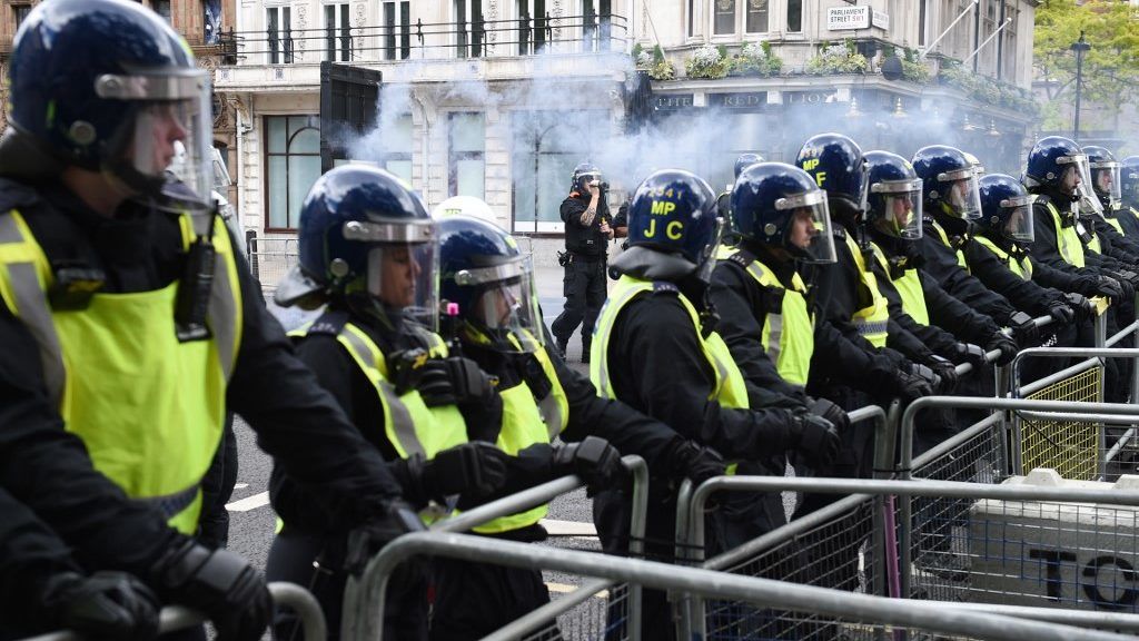 Szélsőjobbos tüntetők csaptak össze a rendőrökkel London belvárosában