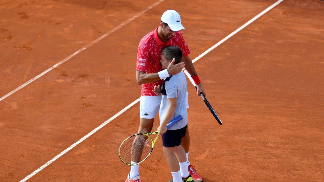 Csodálatos röptével futtatta meg egy kissrác Djokovicot