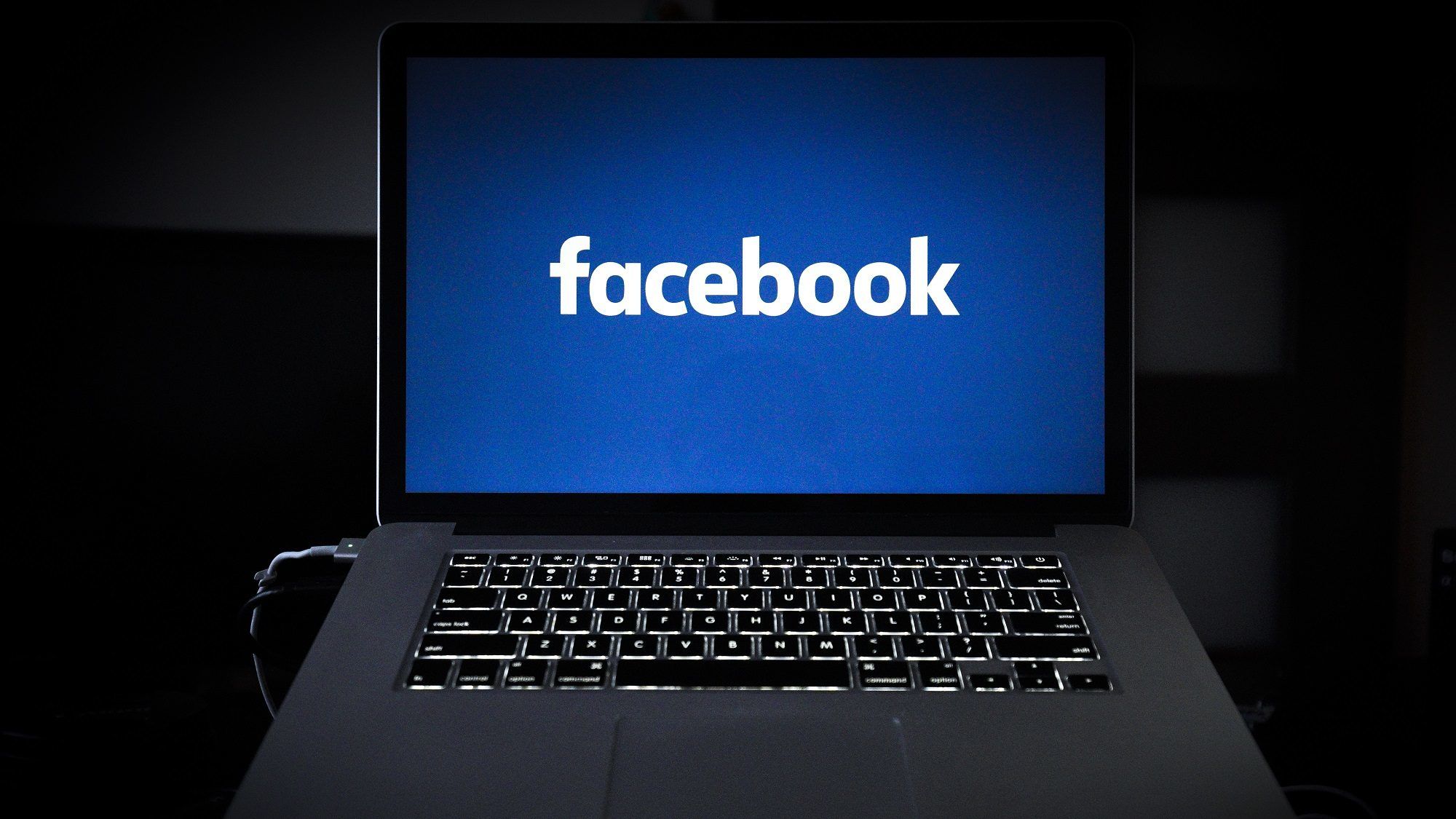 Átverés a 370 ezer magyar facebookozó adatait tartalmazó csomag