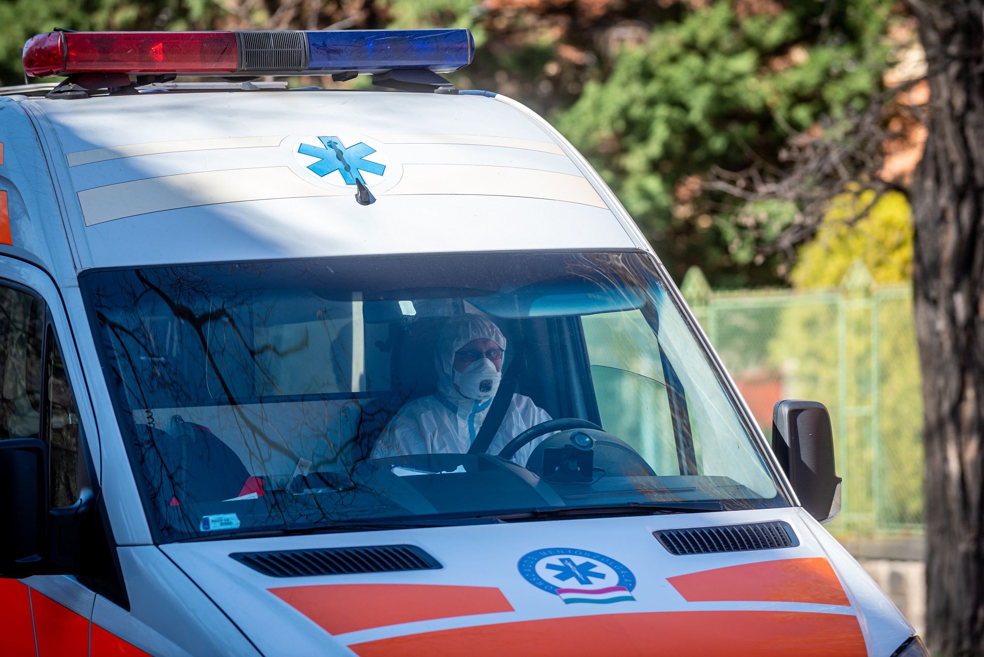 Egy újabb magyarnál mutatták ki a koronavírust, meghalt két idős beteg
