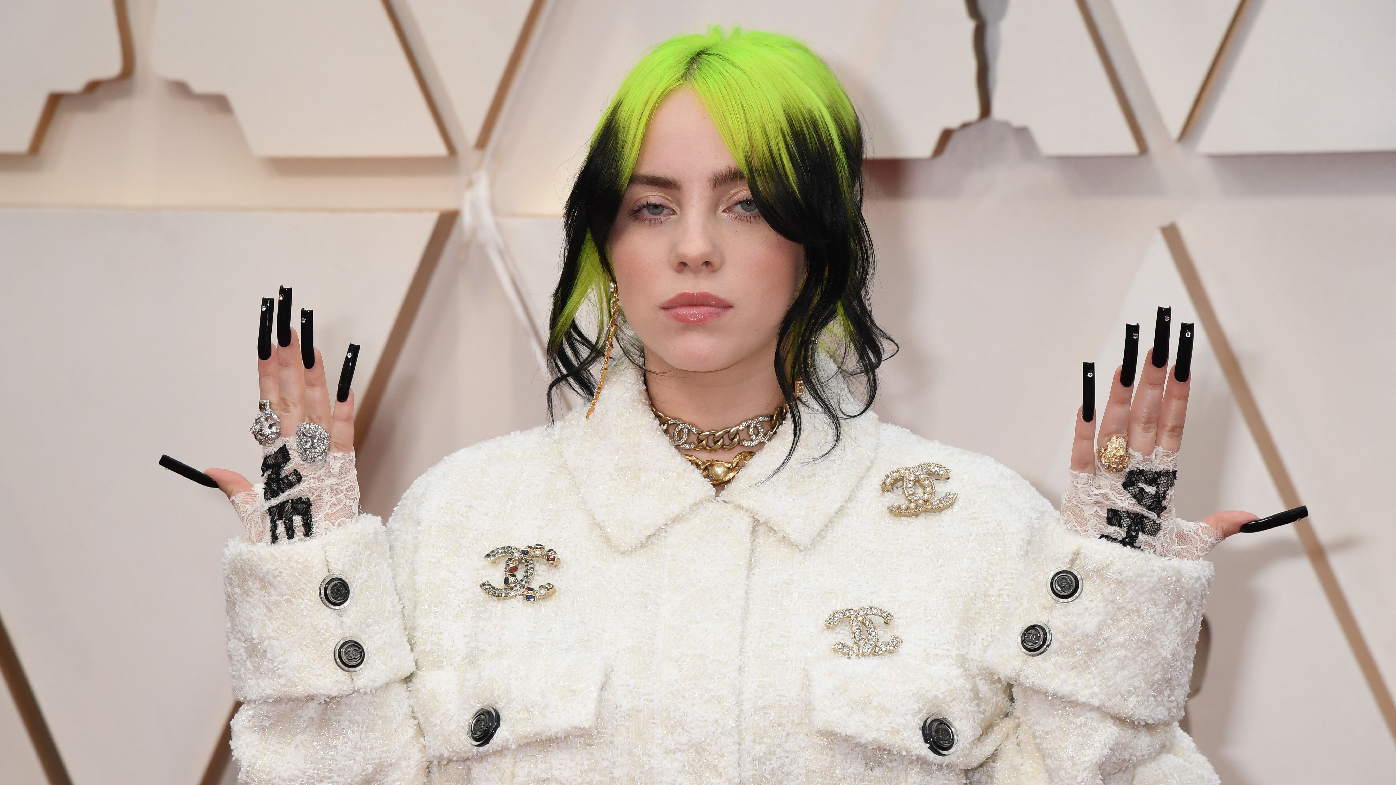 Billie Eilish zaklató rajongója távoltartási végzést kapott