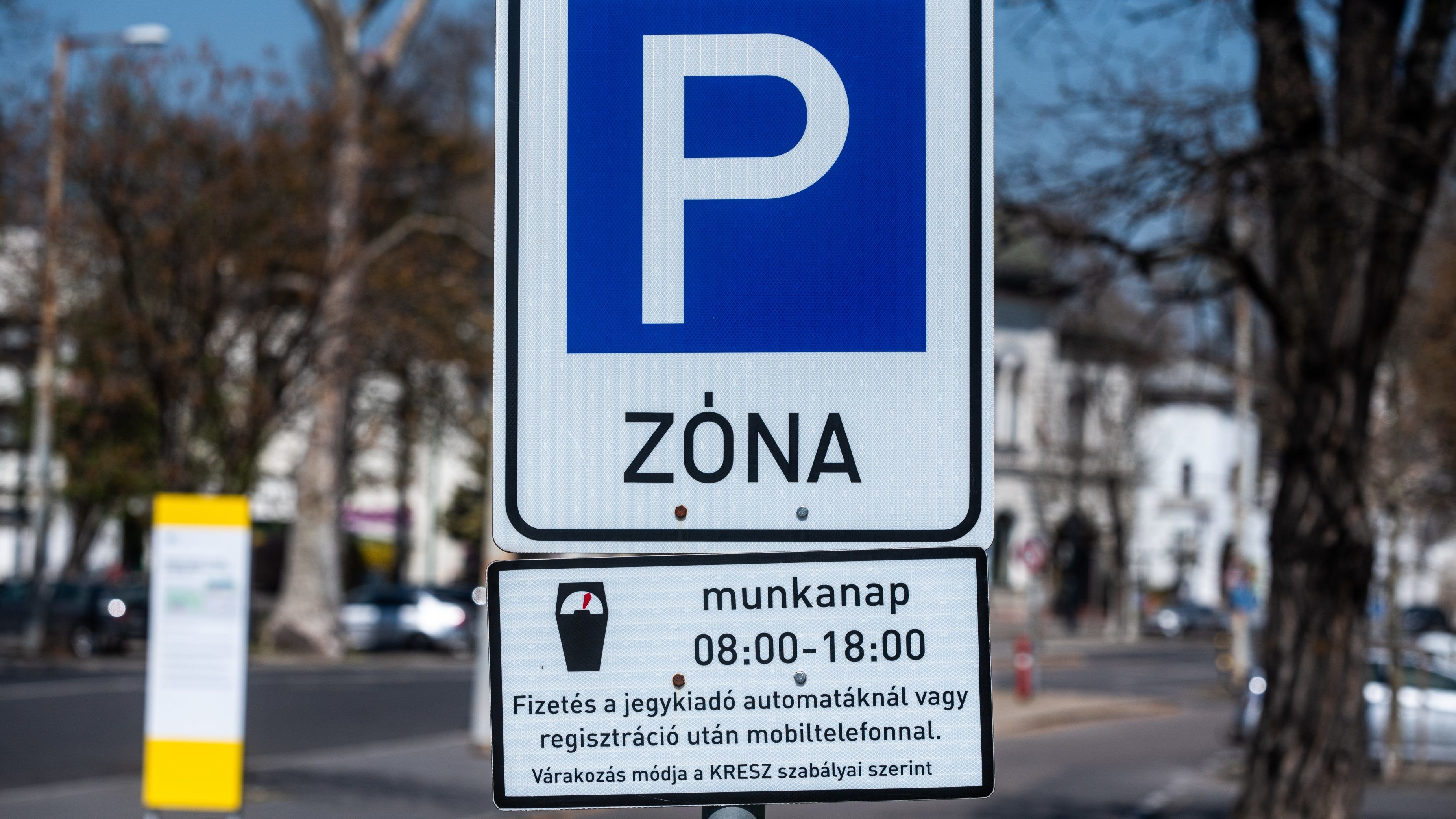 Időarányos parkolódíjazási rendszert vezetnének be a belvárosban