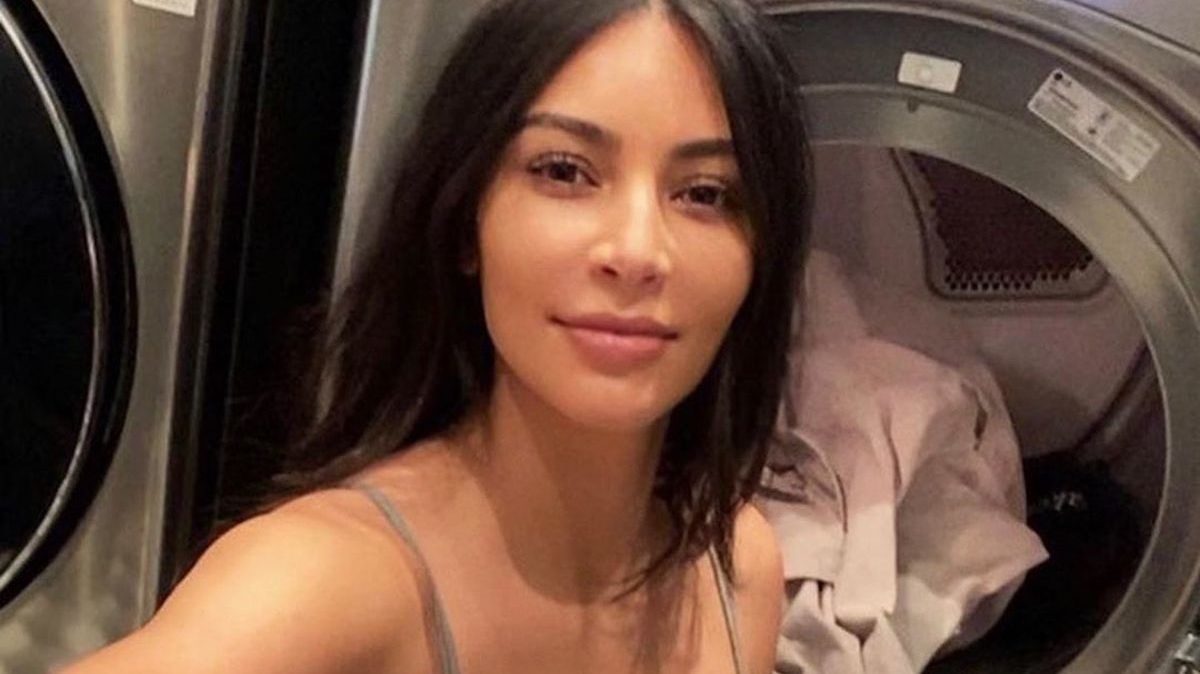 Kim Kardashian mosógép előtti szelfijével valami nem stimmel
