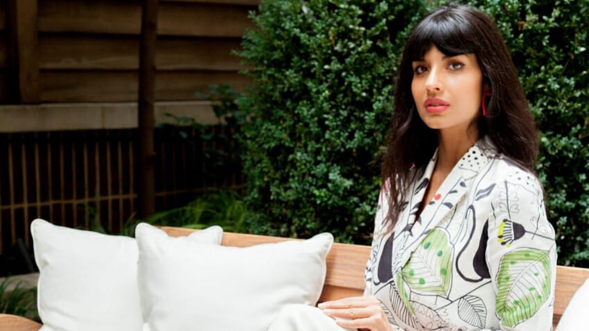 Jameela Jamil ezután a fotó után azt javasolja mindenkinek, hogy töröljék Kim Kardashiant