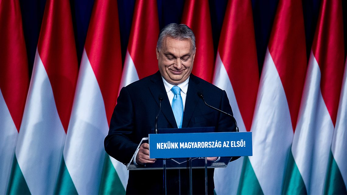 Most már két puska van a színpadon, amit Orbán bármikor elsüthet