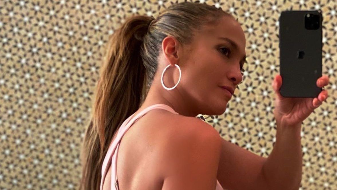 Meg tudja számolni, összesen hány léggömb található Jennifer Lopez fenekén?