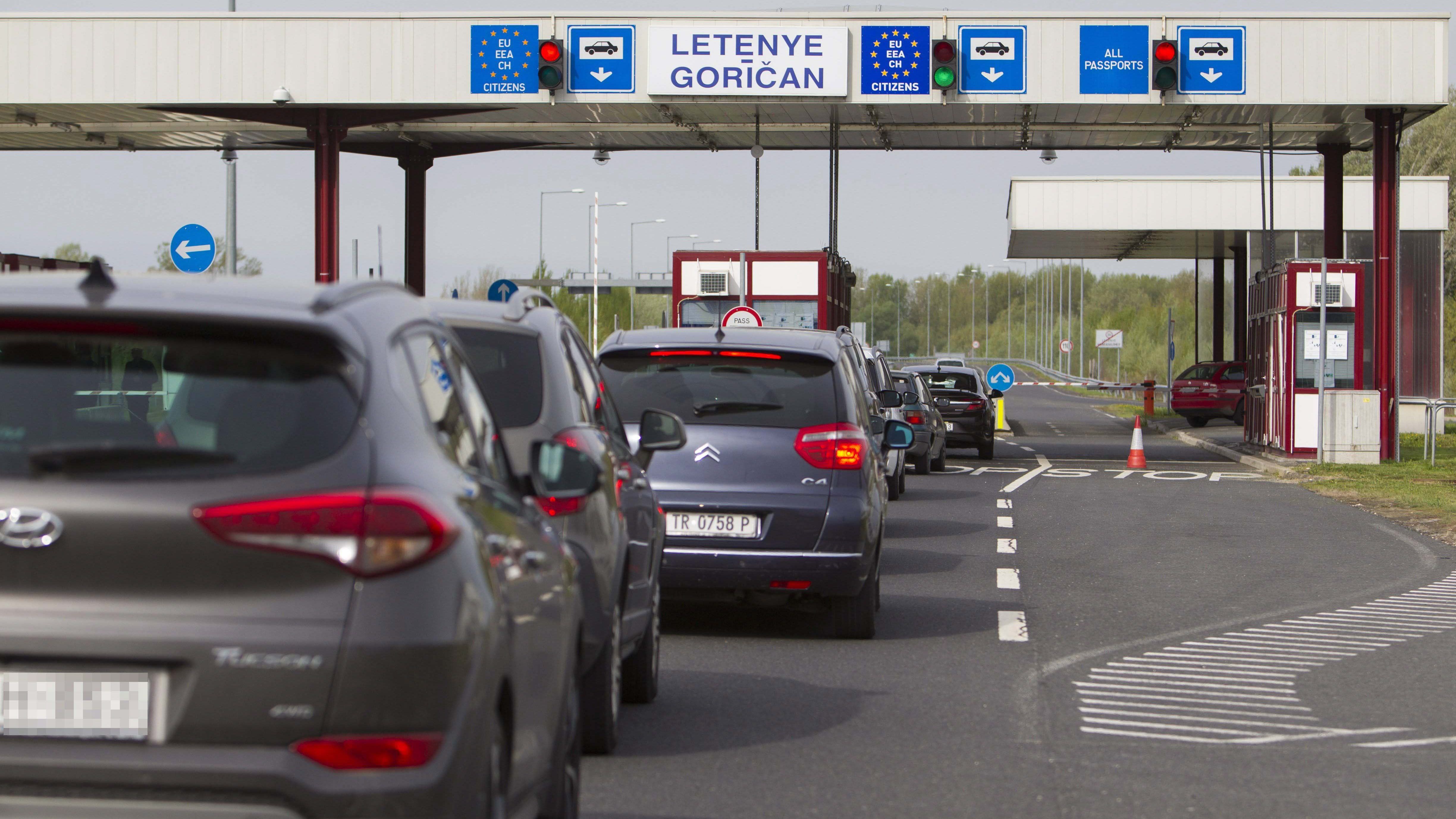 Hatalmas a dugó az Adria felé a magyar–horvát határon