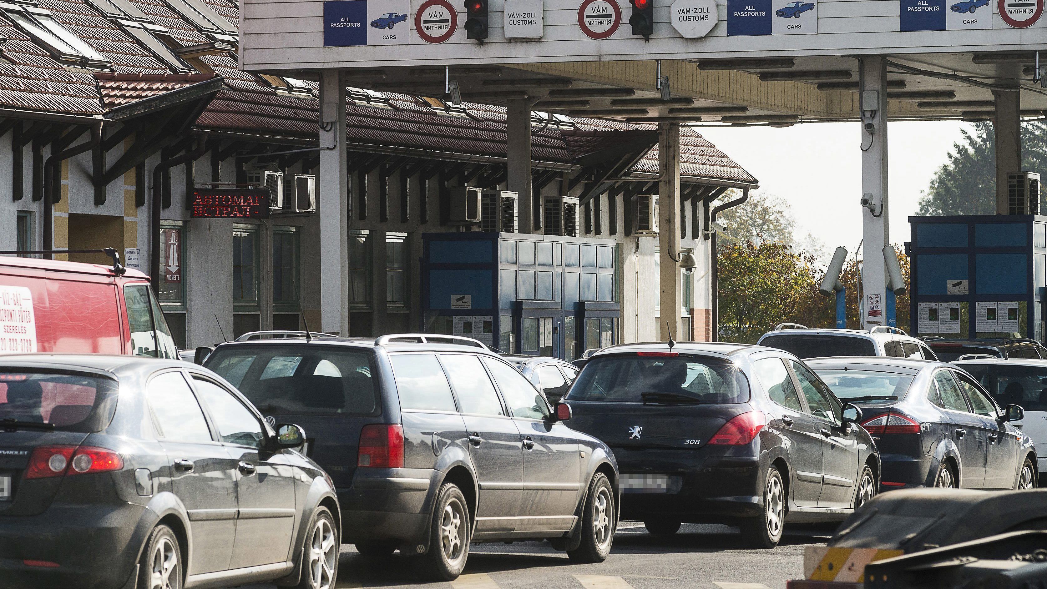 Órákat kell várakozni a határátkelőknél