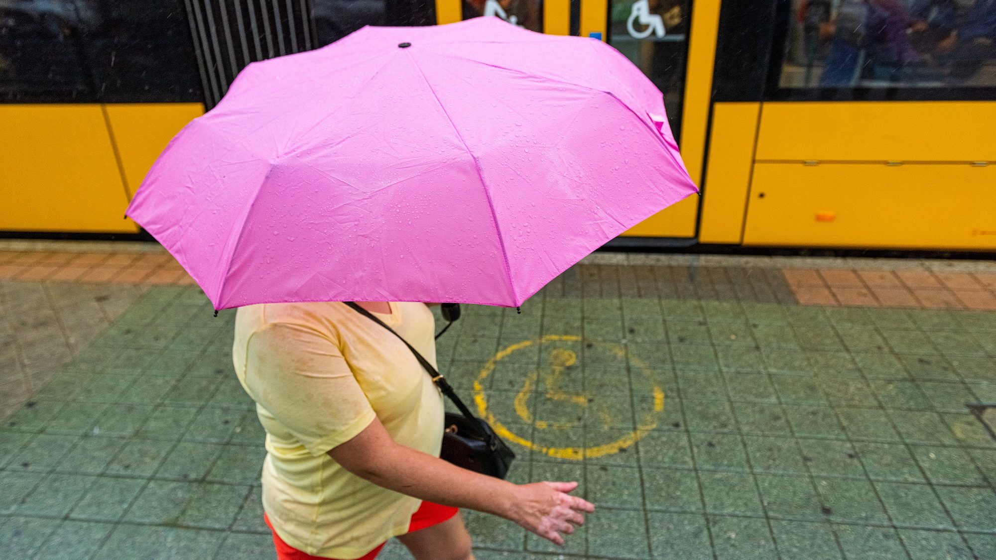 Záporok, zivatarok hűtik le a levegőt hétfőn