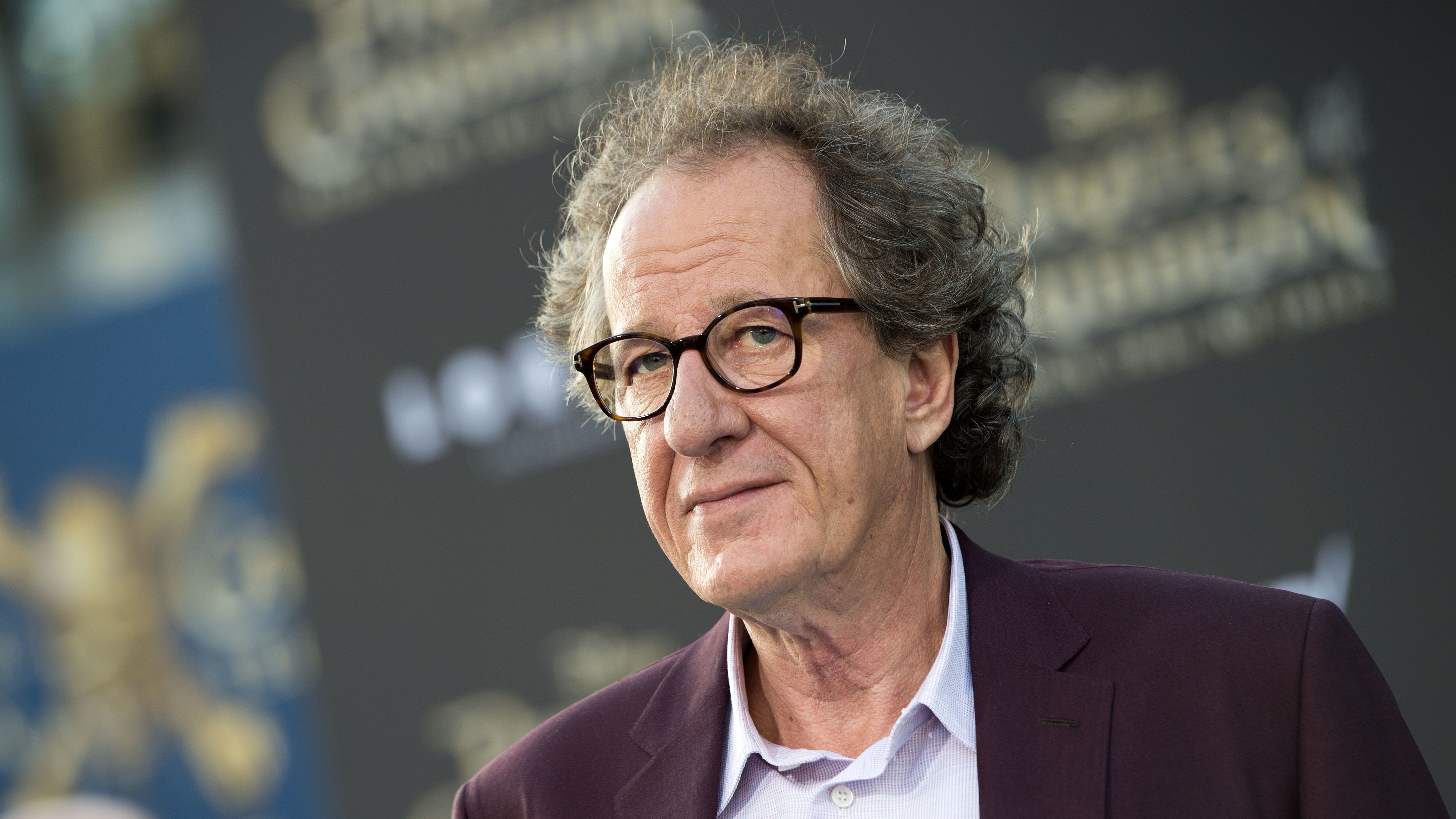 Geoffrey Rush rekordösszeget kap az őt zaklatással megvádoló ausztrál újságtól