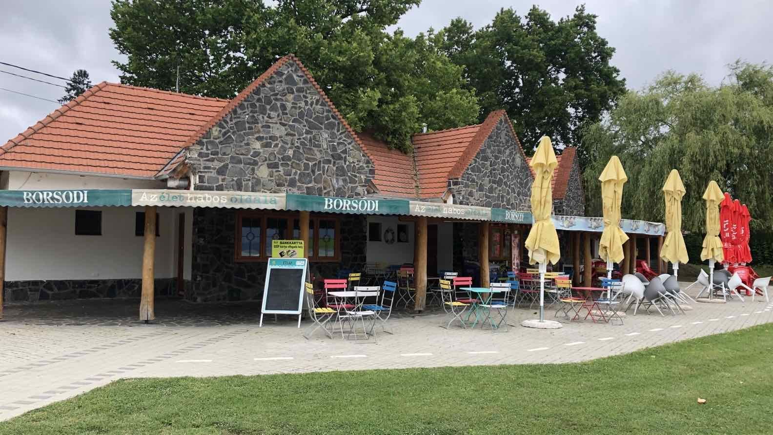 Badacsonyban a járvány alatt megcsinálták a strandbüfé-monopóliumot