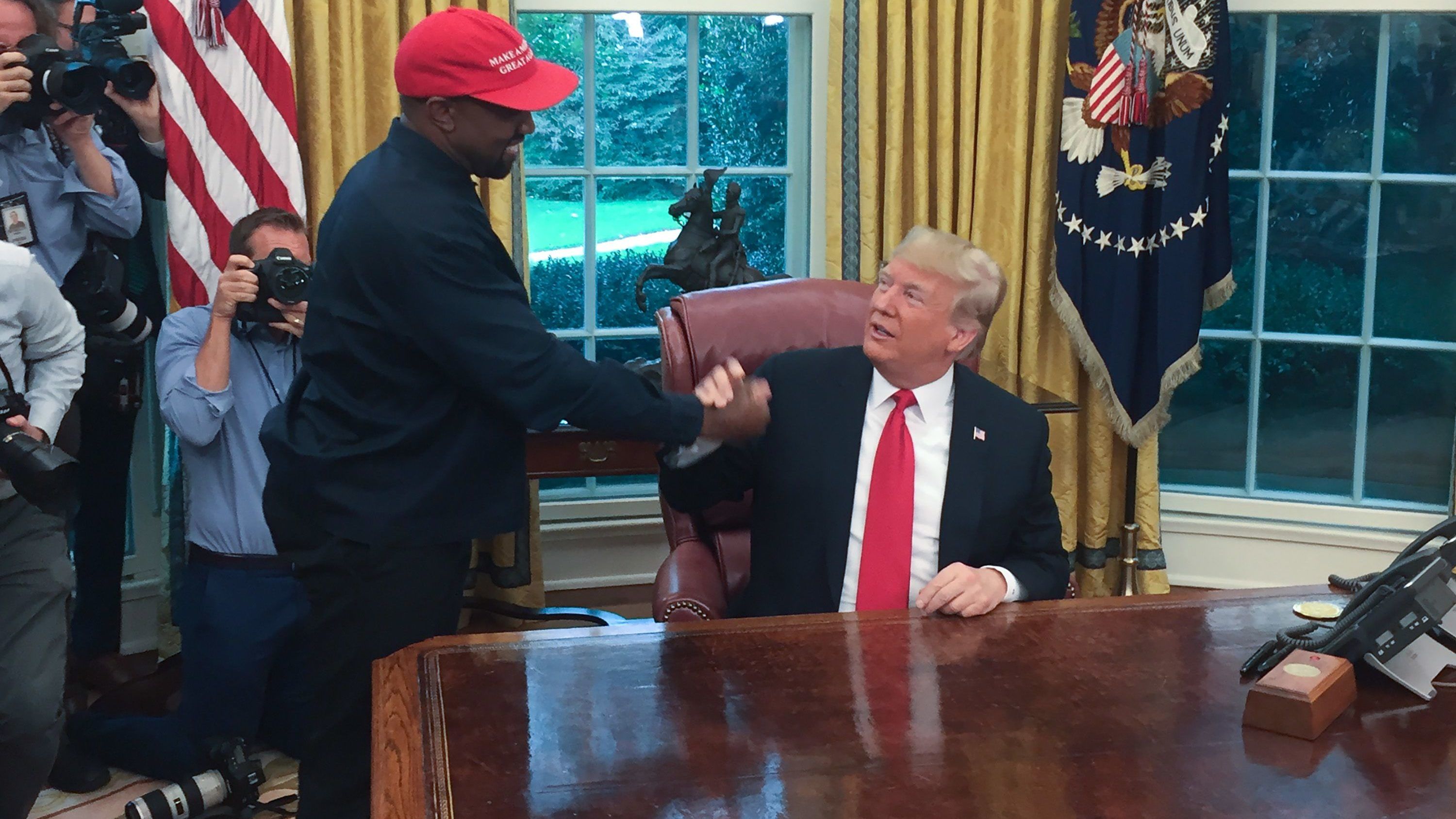 Kanye West már nem támogatja Trumpot, agyrohasztó nevű párt színeiben indul