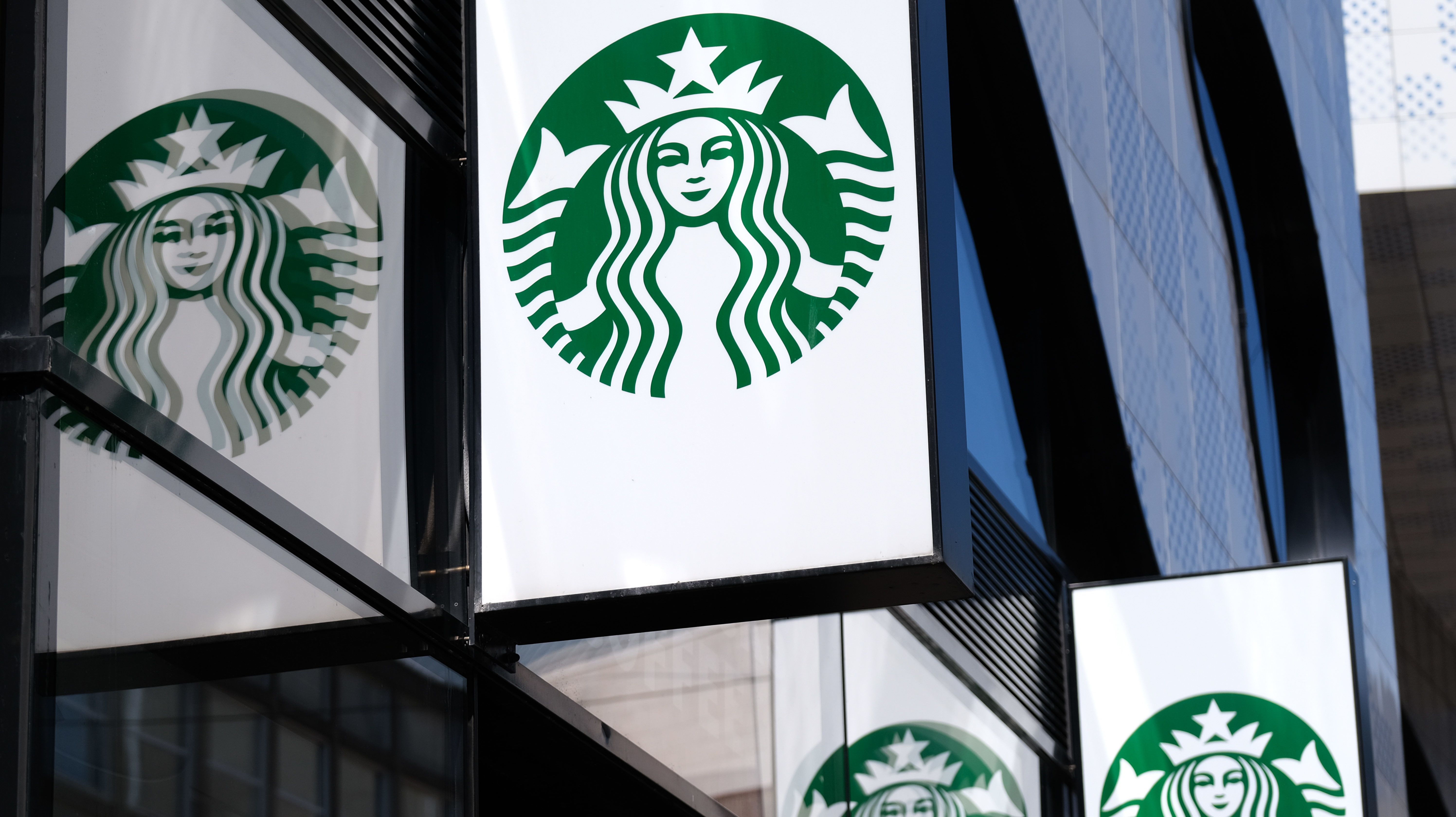 ISIS-t írtak a muszlim nő poharára egy minnesotai Starbucksban