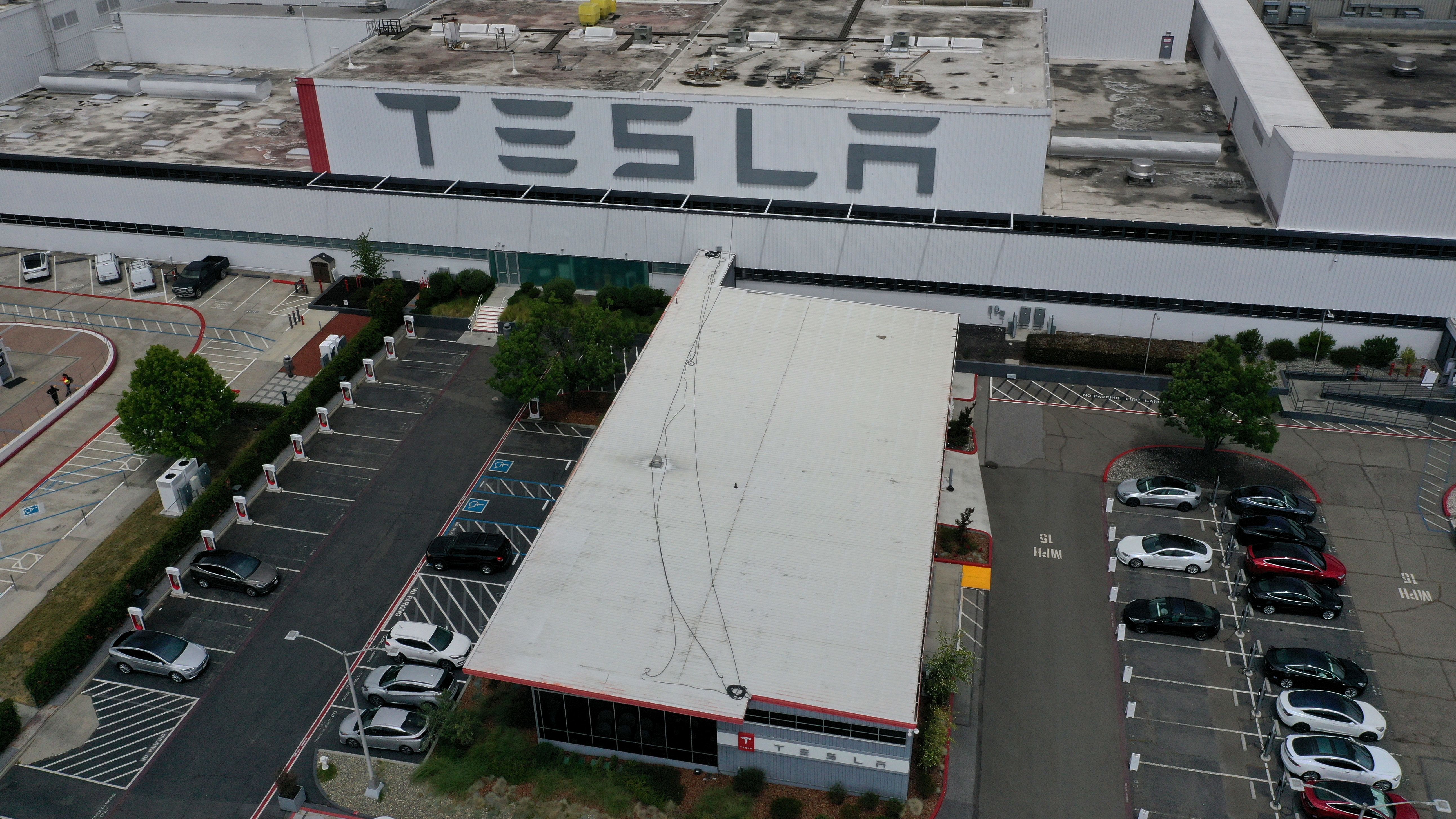 Elon Musk: a Tesla „nagyon közel jár” az igazi önvezető autóhoz