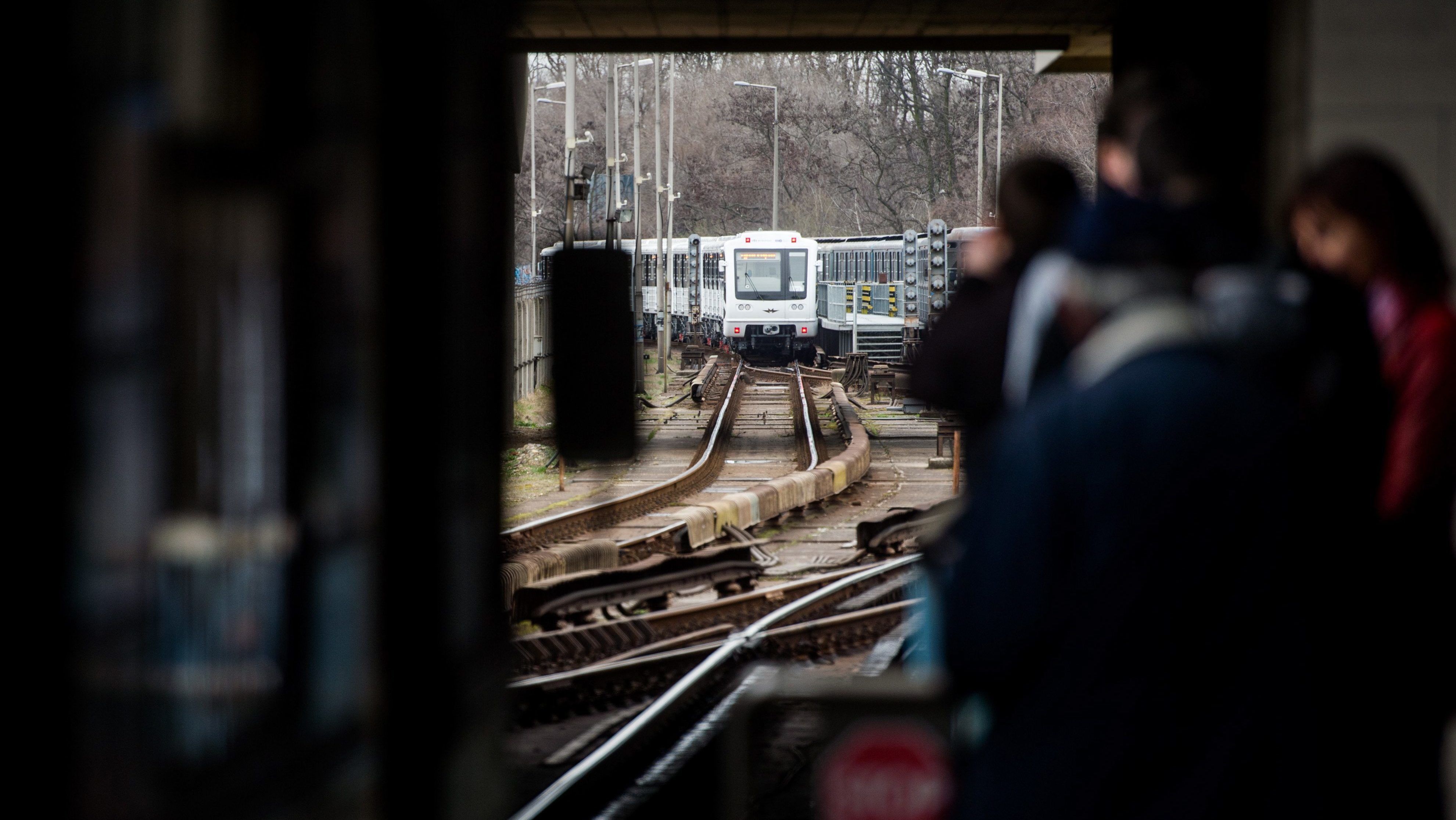 Népszava: több milliárdos felárral vállalná a metrófelújítás folytatását a kivitelező