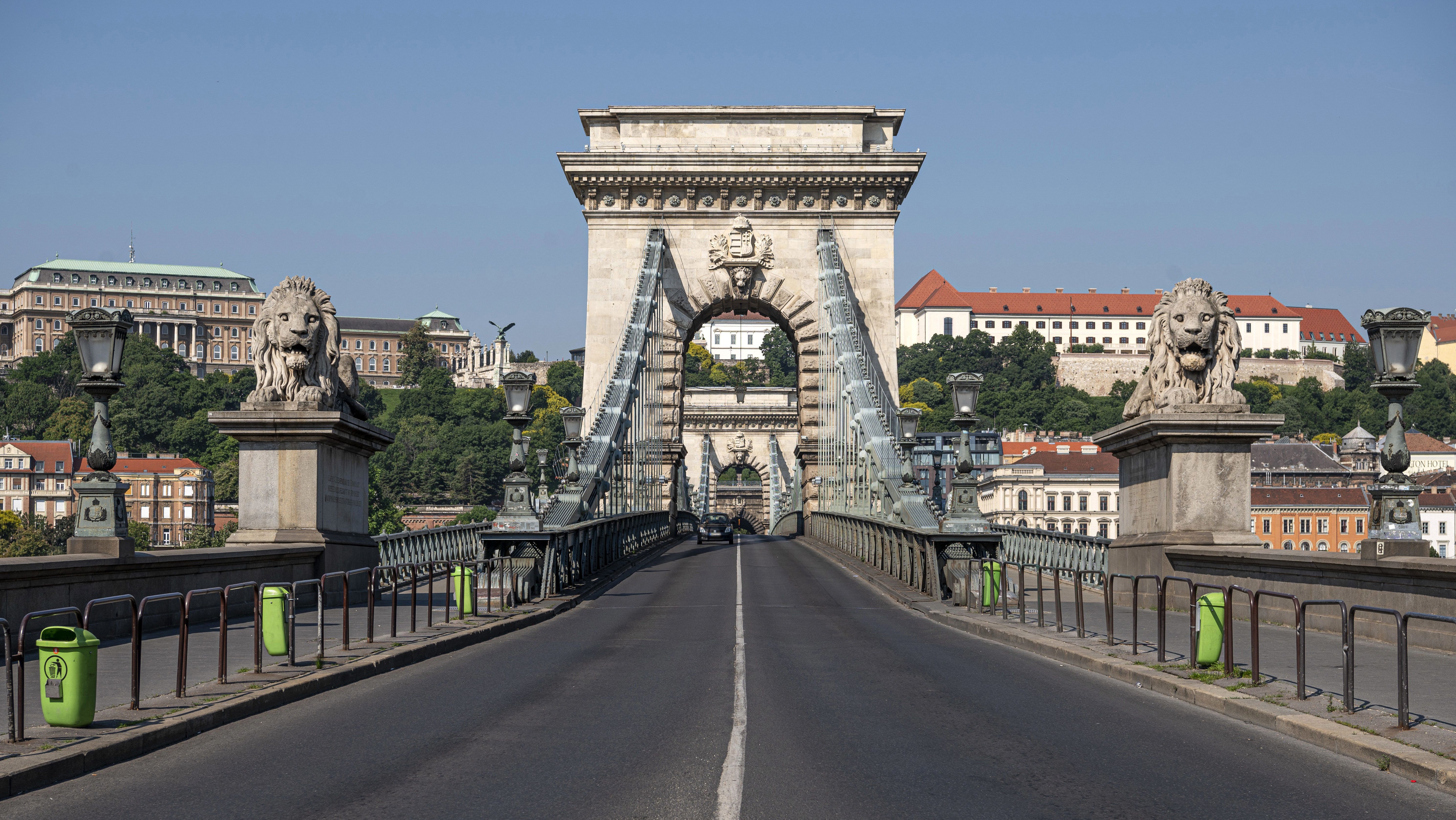 A budapestiek többsége szerint politikai csata zajlik a Lánchíd körül