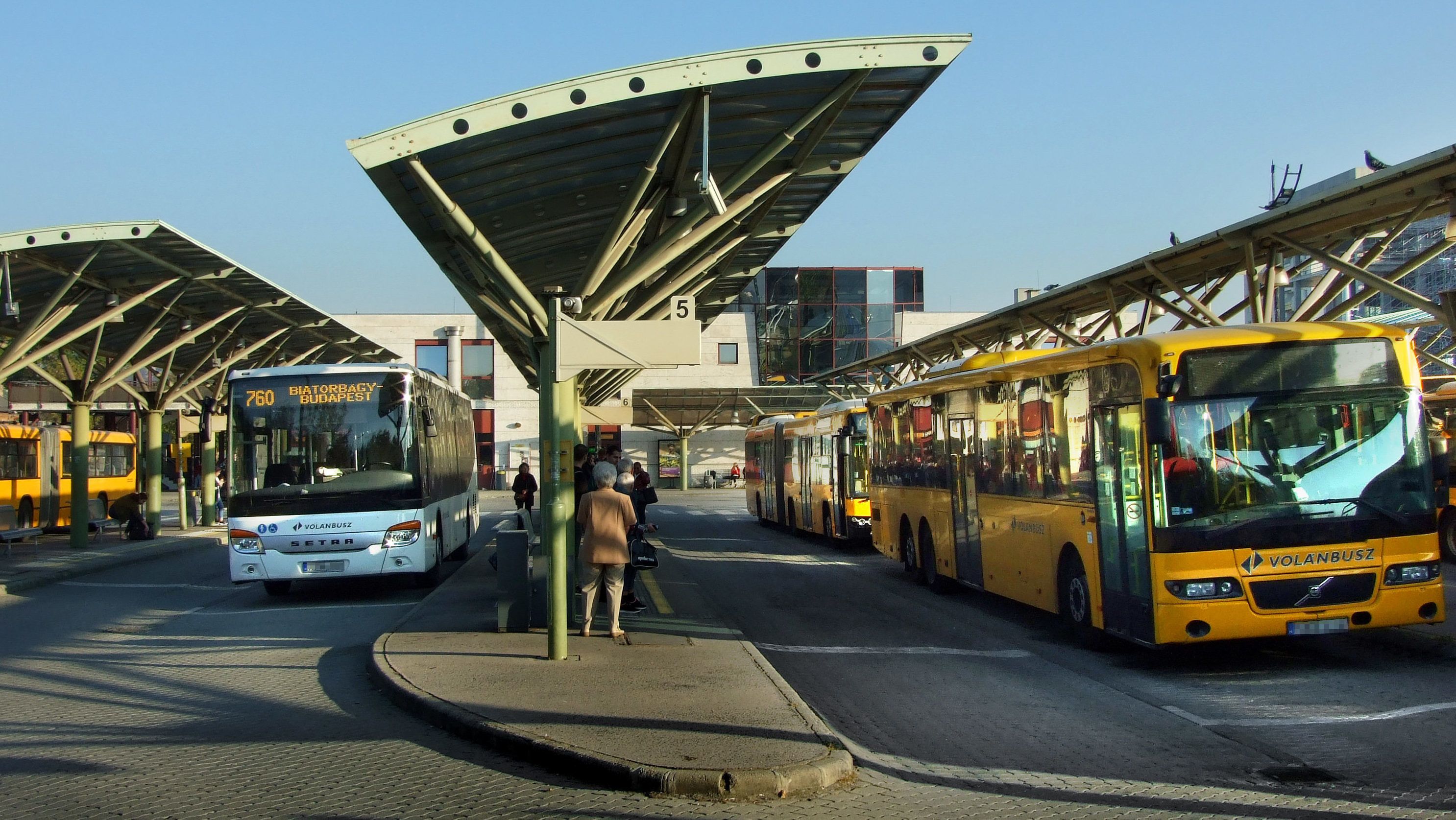 Szinte észrevétlenül, de már elkezdődött a Volánbusz járatainak csökkentése