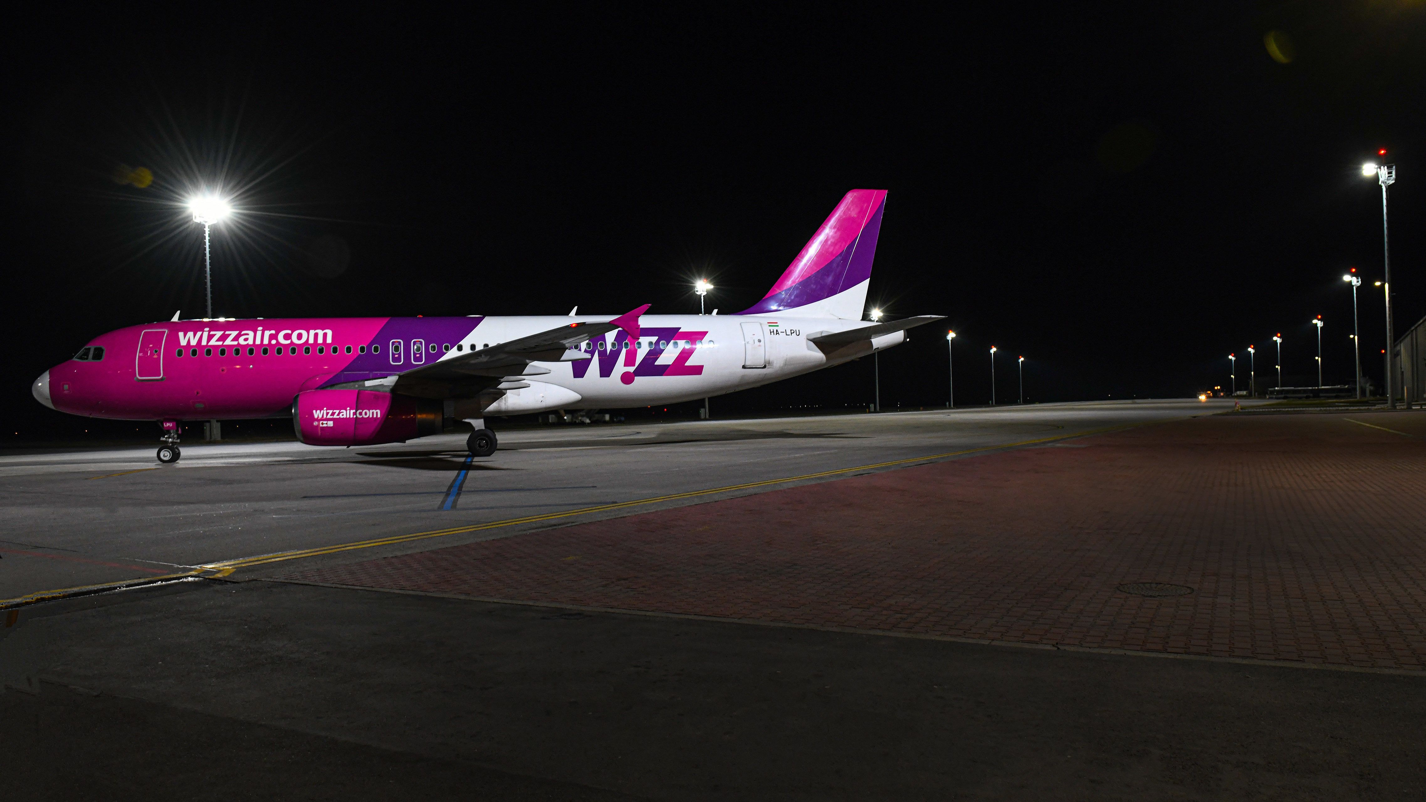 Madárral ütközött, kényszerleszállást hajtott végre egy Wizz Air-gép
