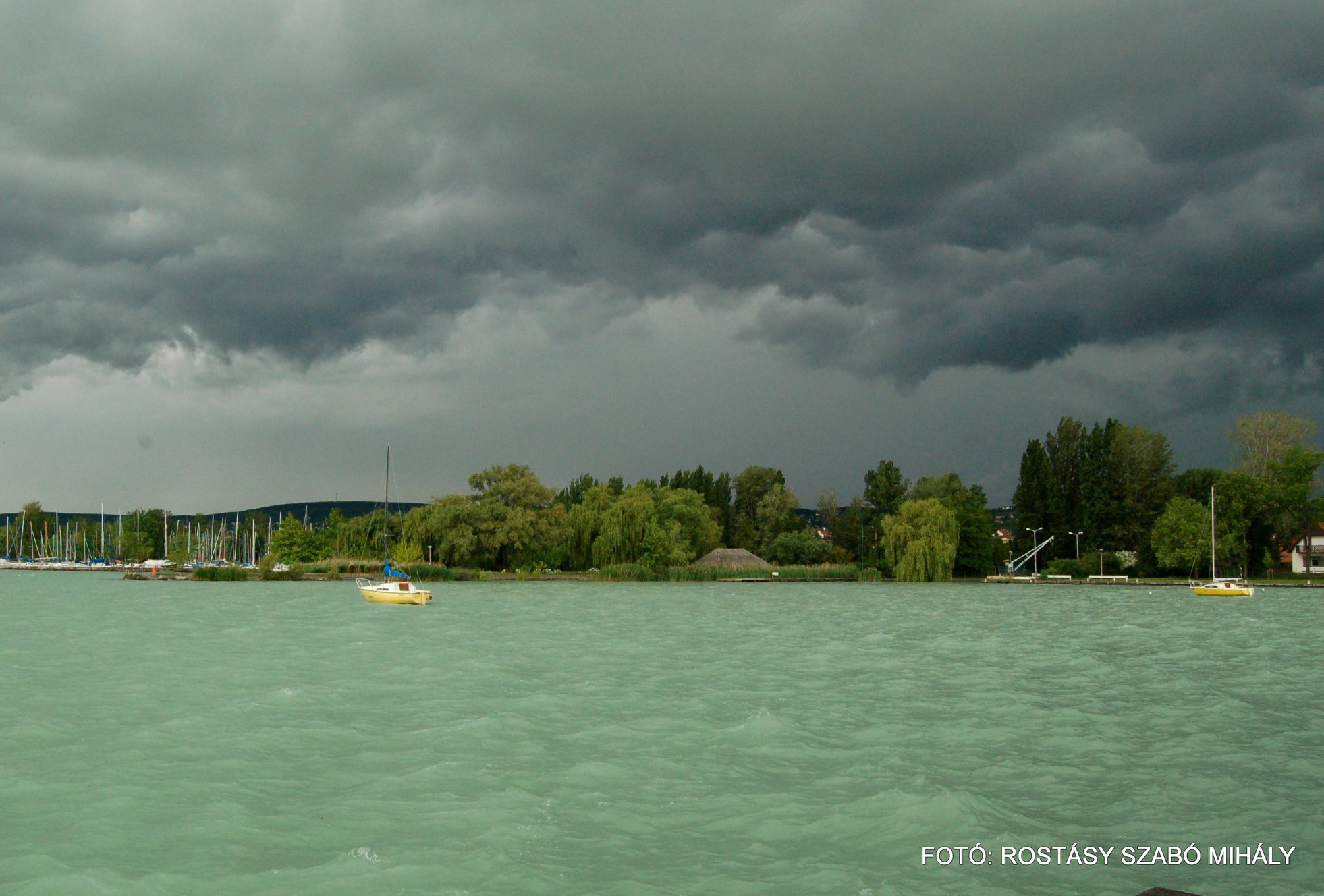 Belefulladt a Balatonba egy fiatal férfi Siófokon