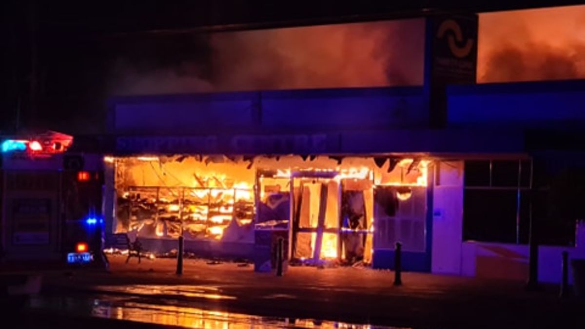 Felgyújtotta a boltját, hogy megvédje a vásárlóit a koronavírustól