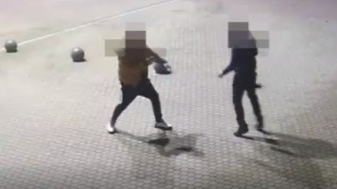 Videón, ahogy agyba-főbe veri egymást két férfi Oroszlányban