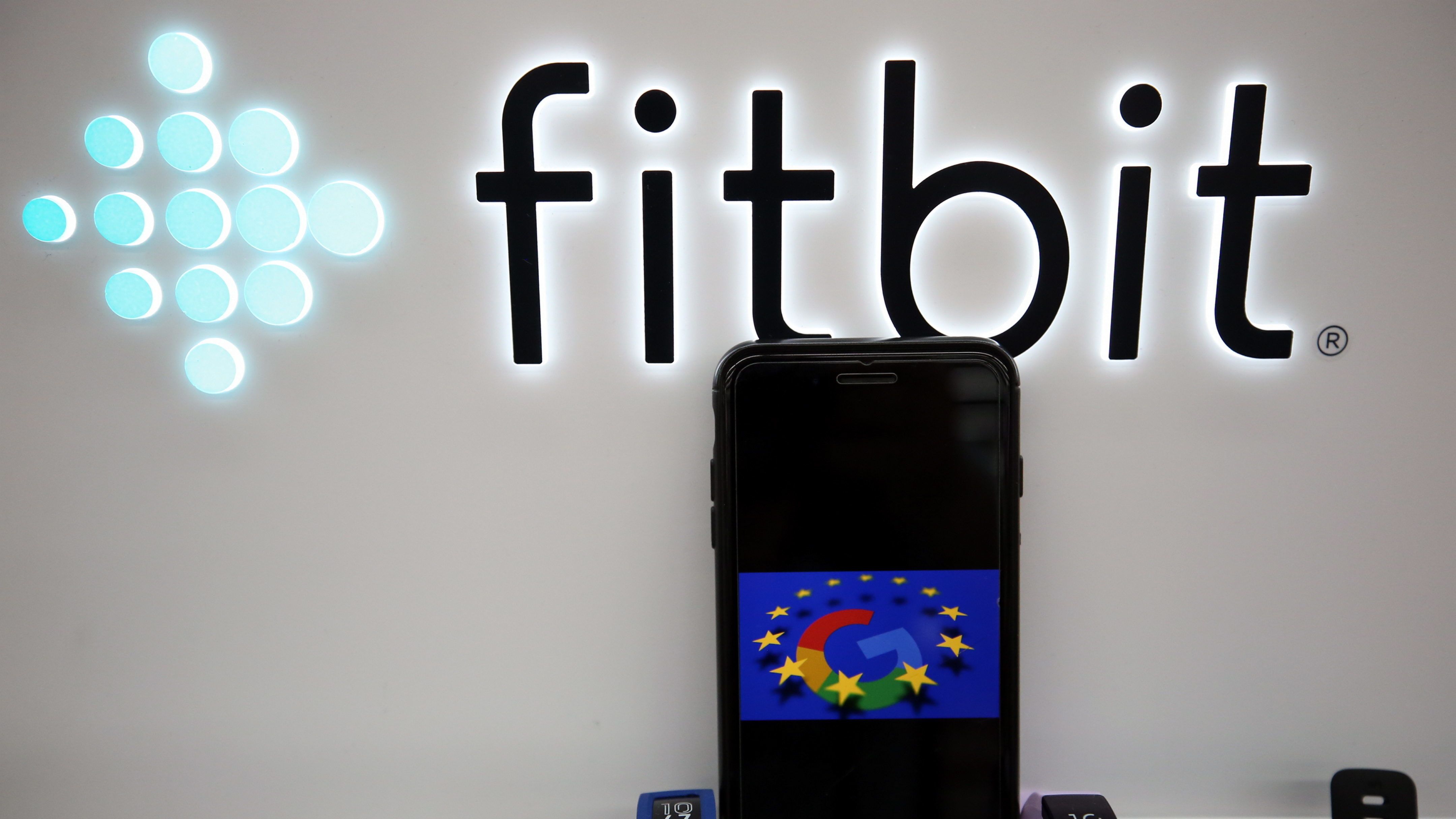 Az EU vizsgálatot indít a Google-Fitbit felvásárlás ügyében