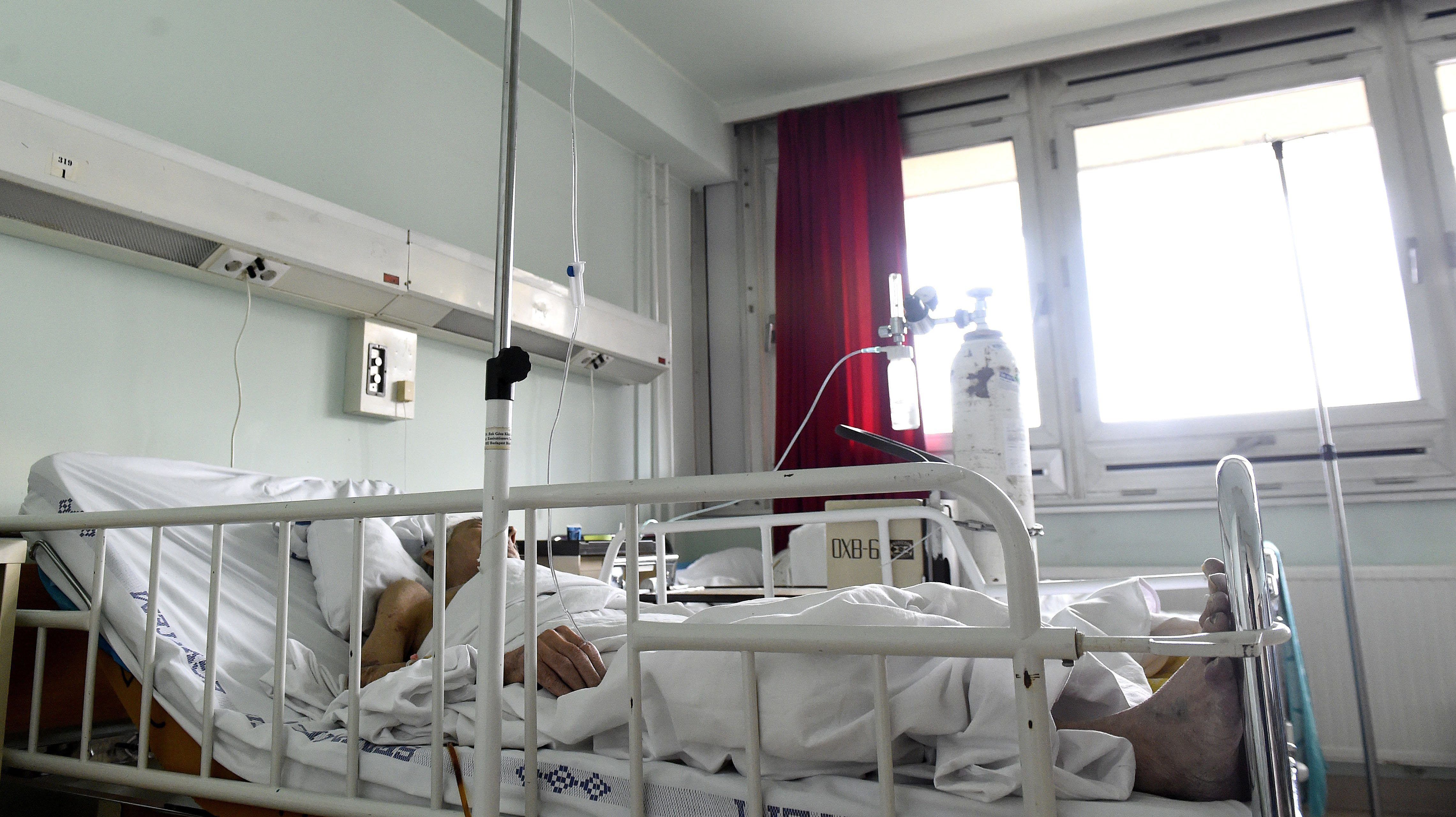 15 ezer felszabadított kórházi ágy júniusban is üresen állt