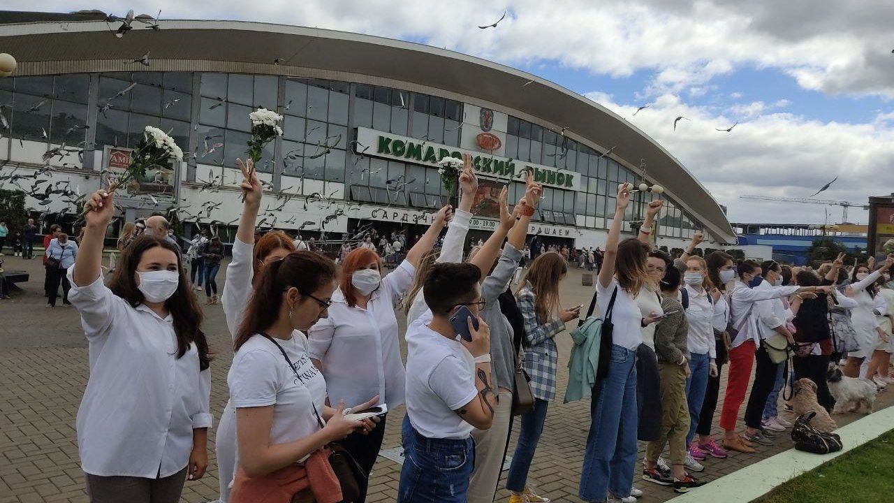 Több ezer belarusz tüntetőt börtönöztek be