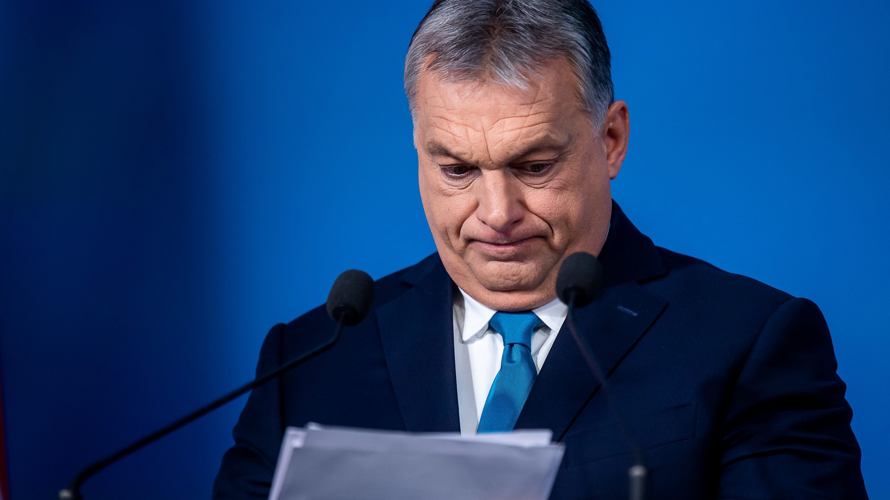 Egy holland vicclap szerint Orbán megsértődött, hogy Lukasenkát nevezik Európa utolsó diktátorának