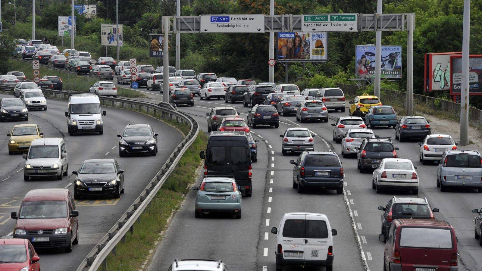 Nagy a dugó az M7-esen a Balaton felé