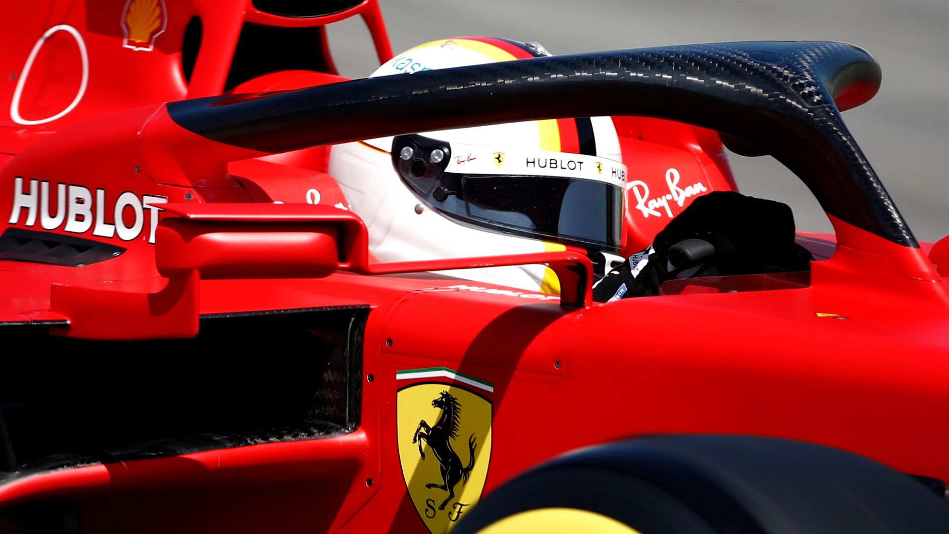 Vettel látványosan szenved, Hamiltoné a pole