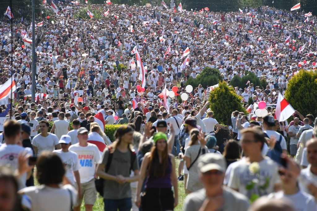 Sosem látott tömeg tüntetett Minszkben