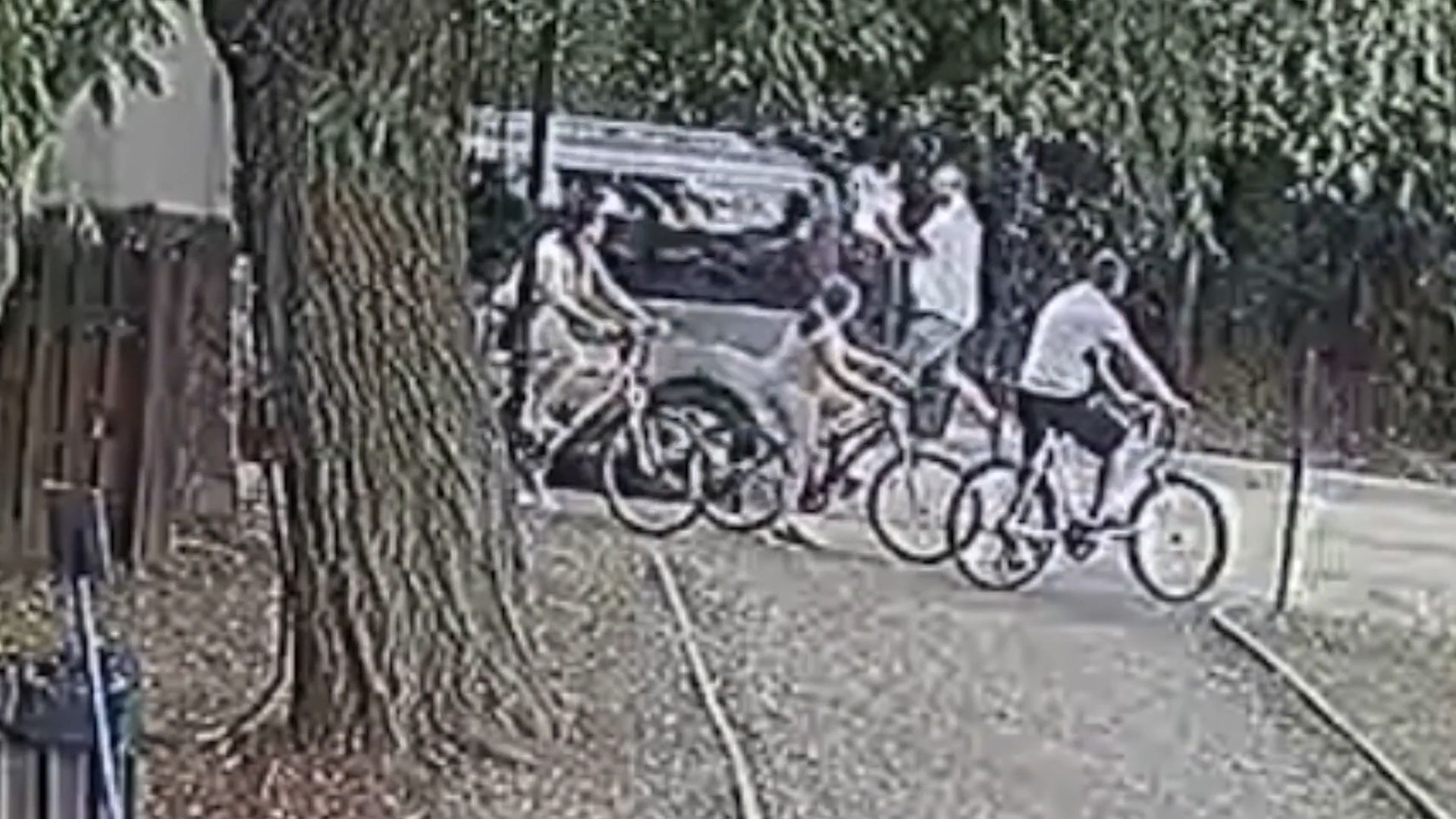 Videón az akció, ahogy elvitték a debreceni anya mellől két gyermekét