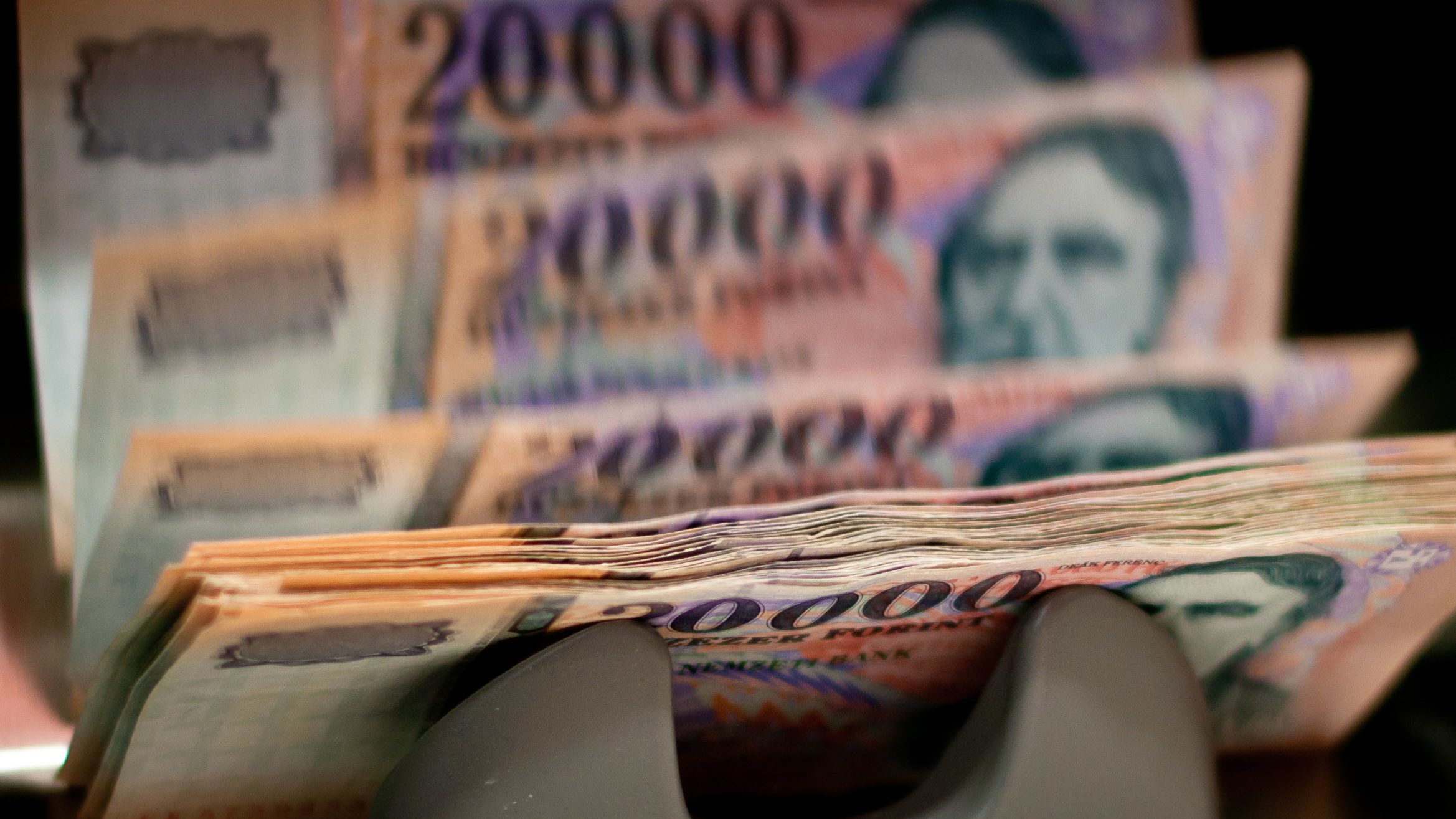 350 forint közelében az euró