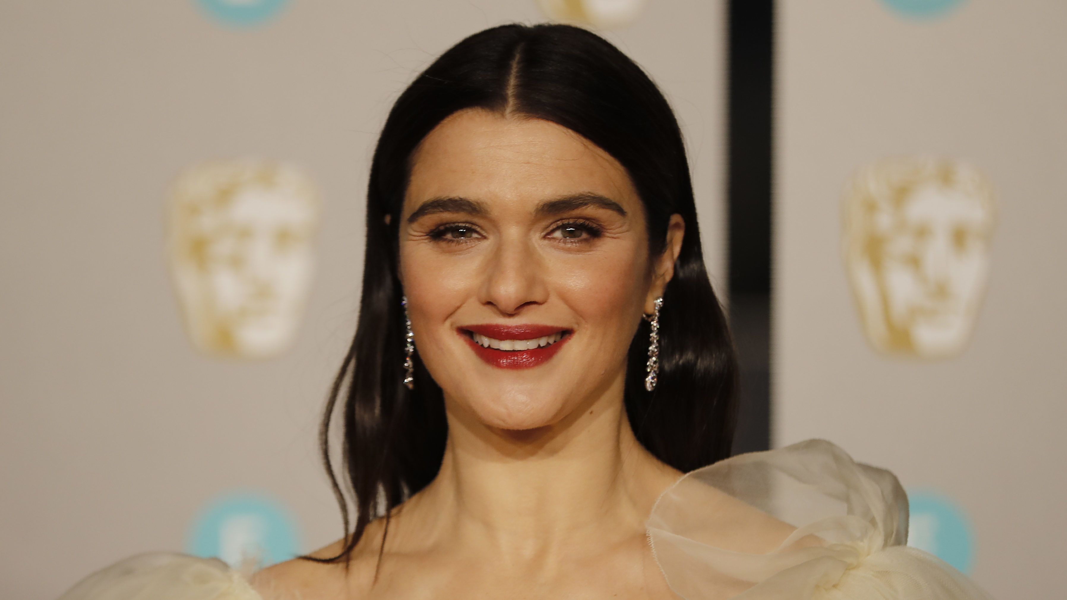 Első televíziós szerepét alakítja Rachel Weisz