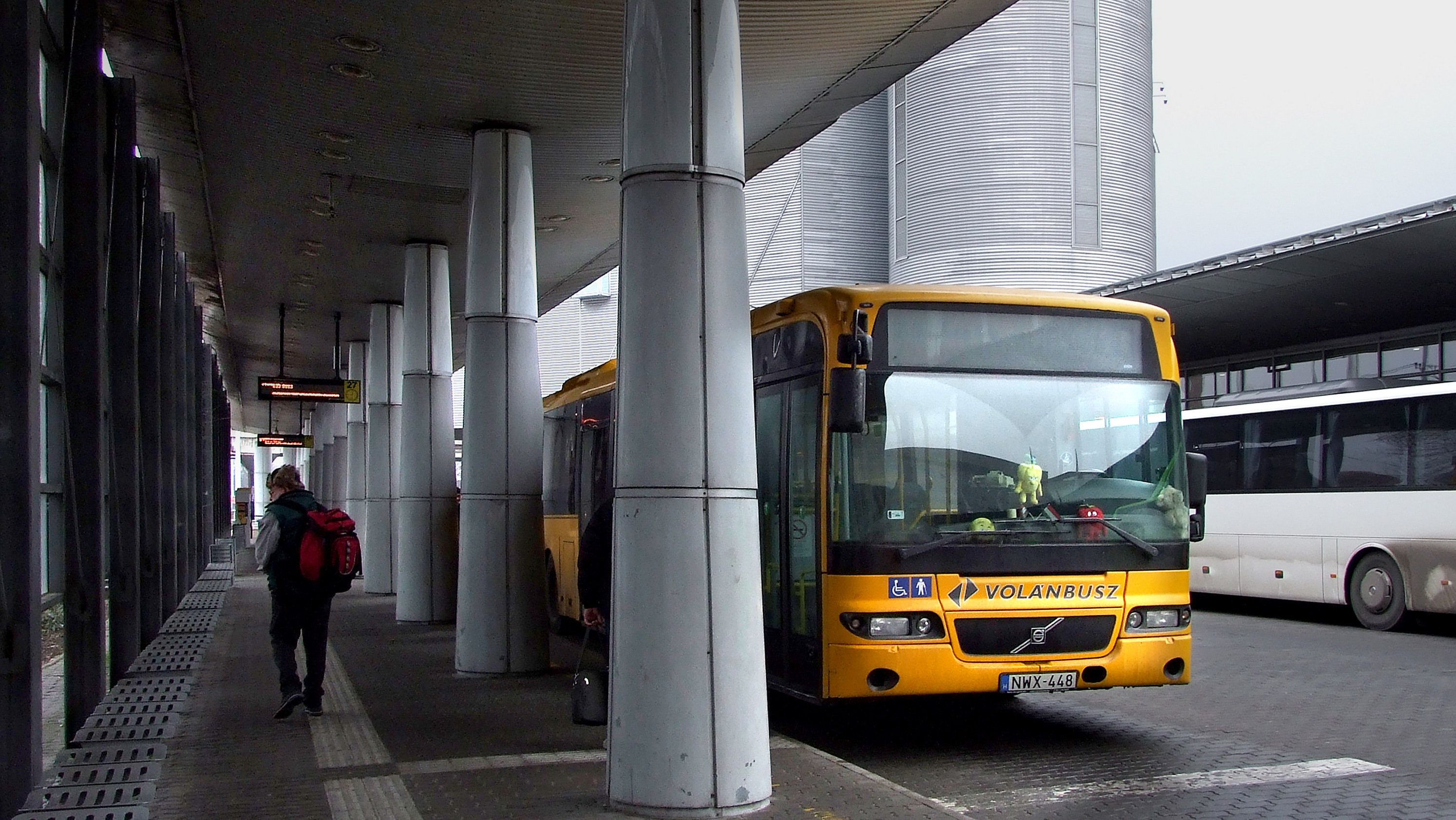 A hosszú hétvégén változik a közlekedés a MÁV-nál, a Volánbusznál és a BKK-nál is