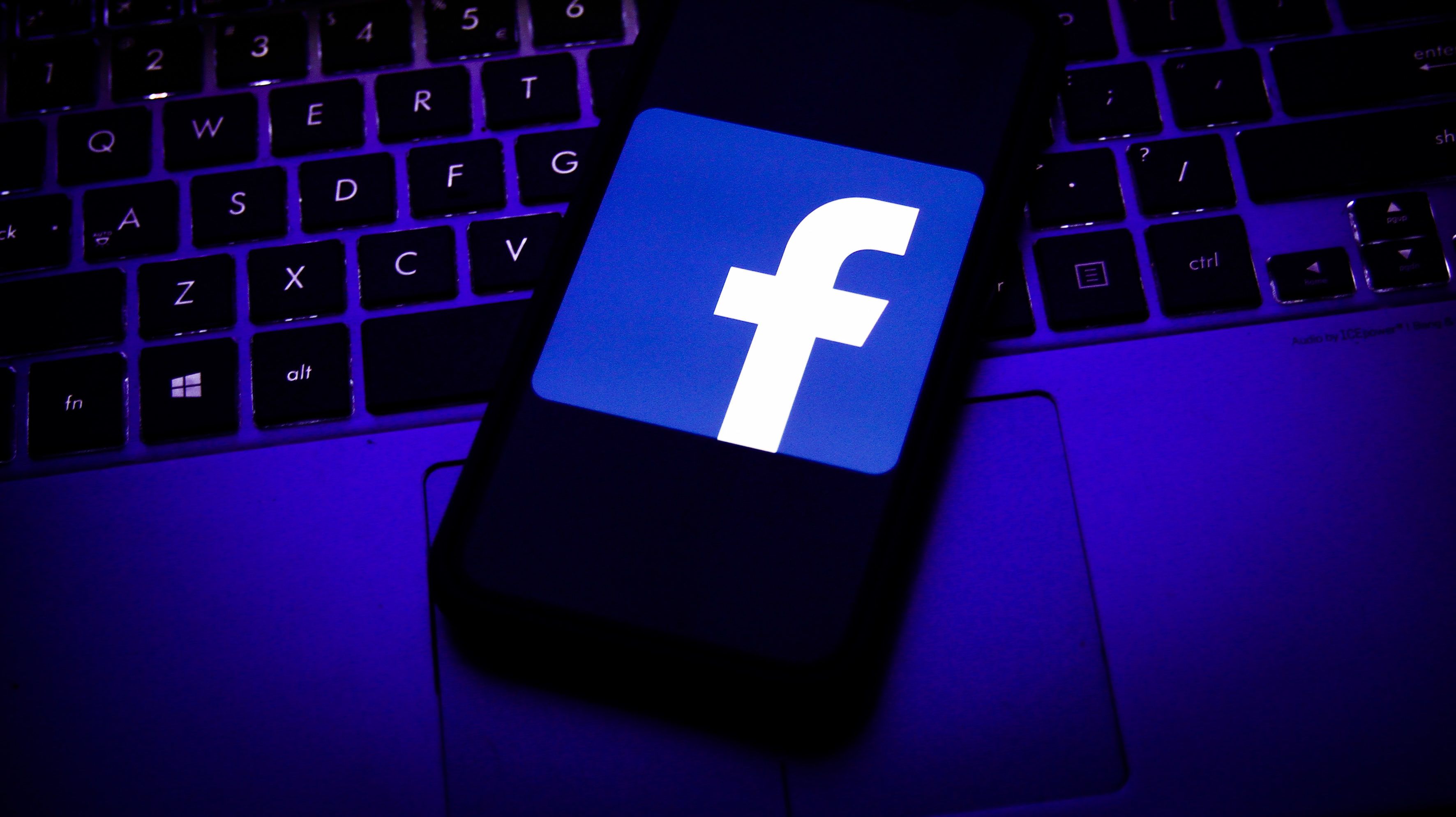 A Facebook megint elkezdett fiókokat tiltani a semmiből