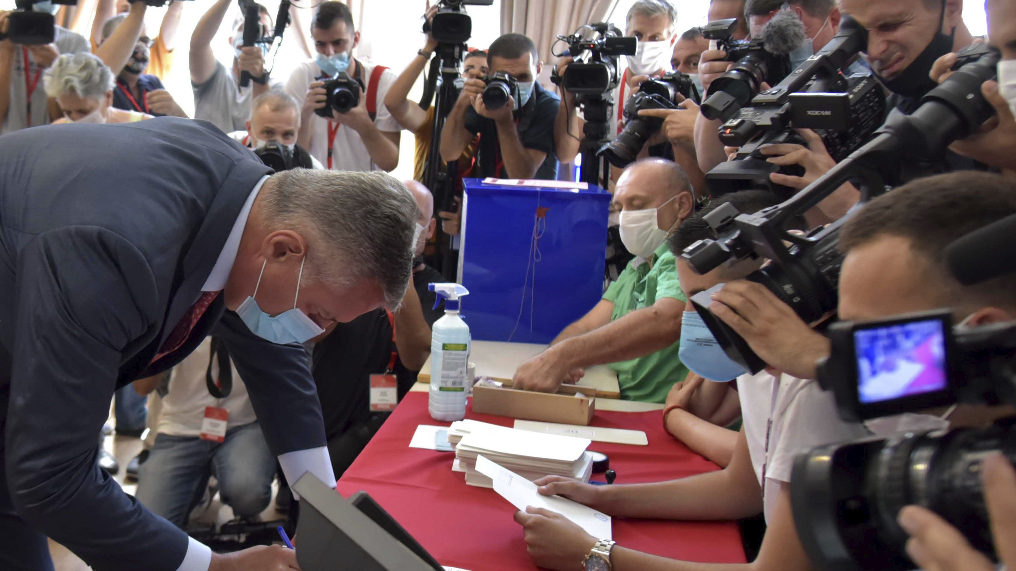 Montenegróban a szavazók háromnegyede leadta a voksát