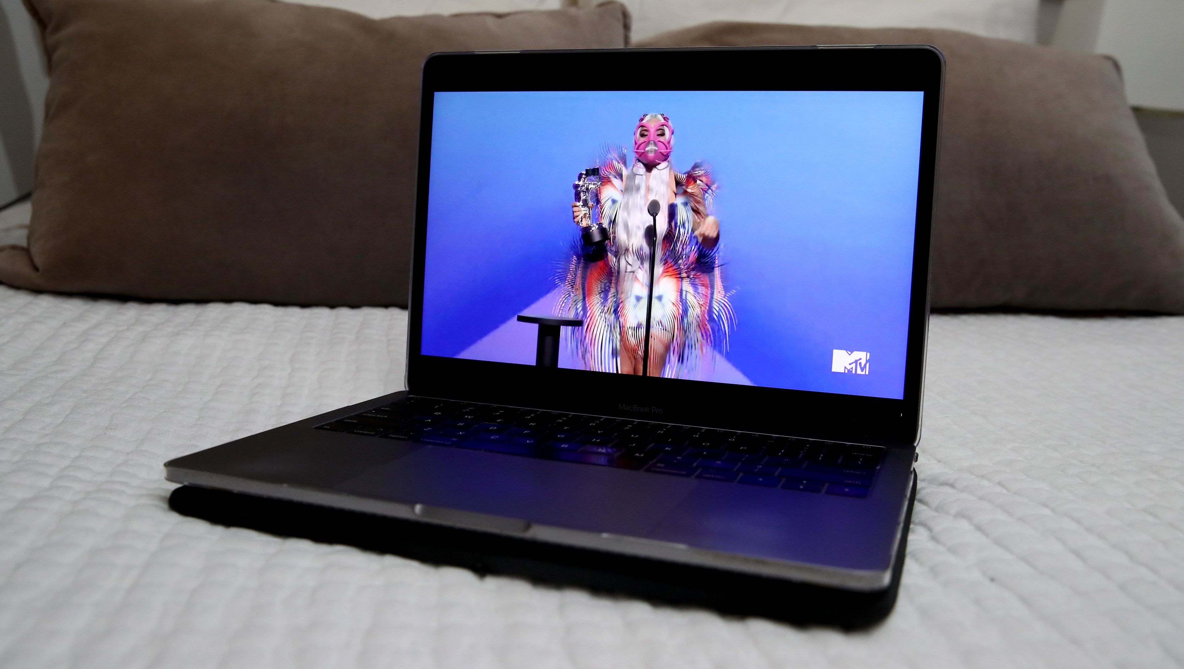 Lefotózott tévé- és laptopképernyőkből készített VMA-s galériát a Getty