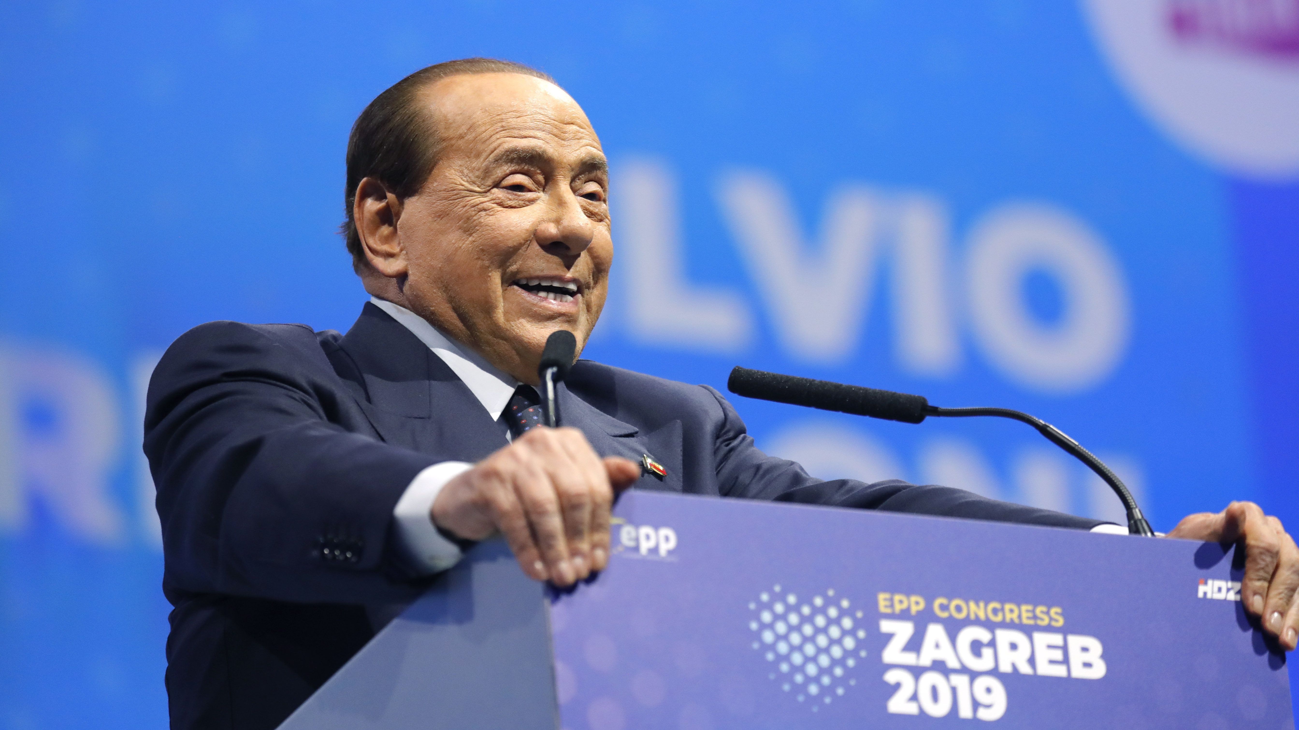 Kórházba került a koronavírusos Berlusconi, de csak elővigyázatosságból
