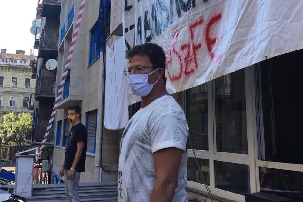 Stohl András is őrködött a színművészetisek blokádjánál