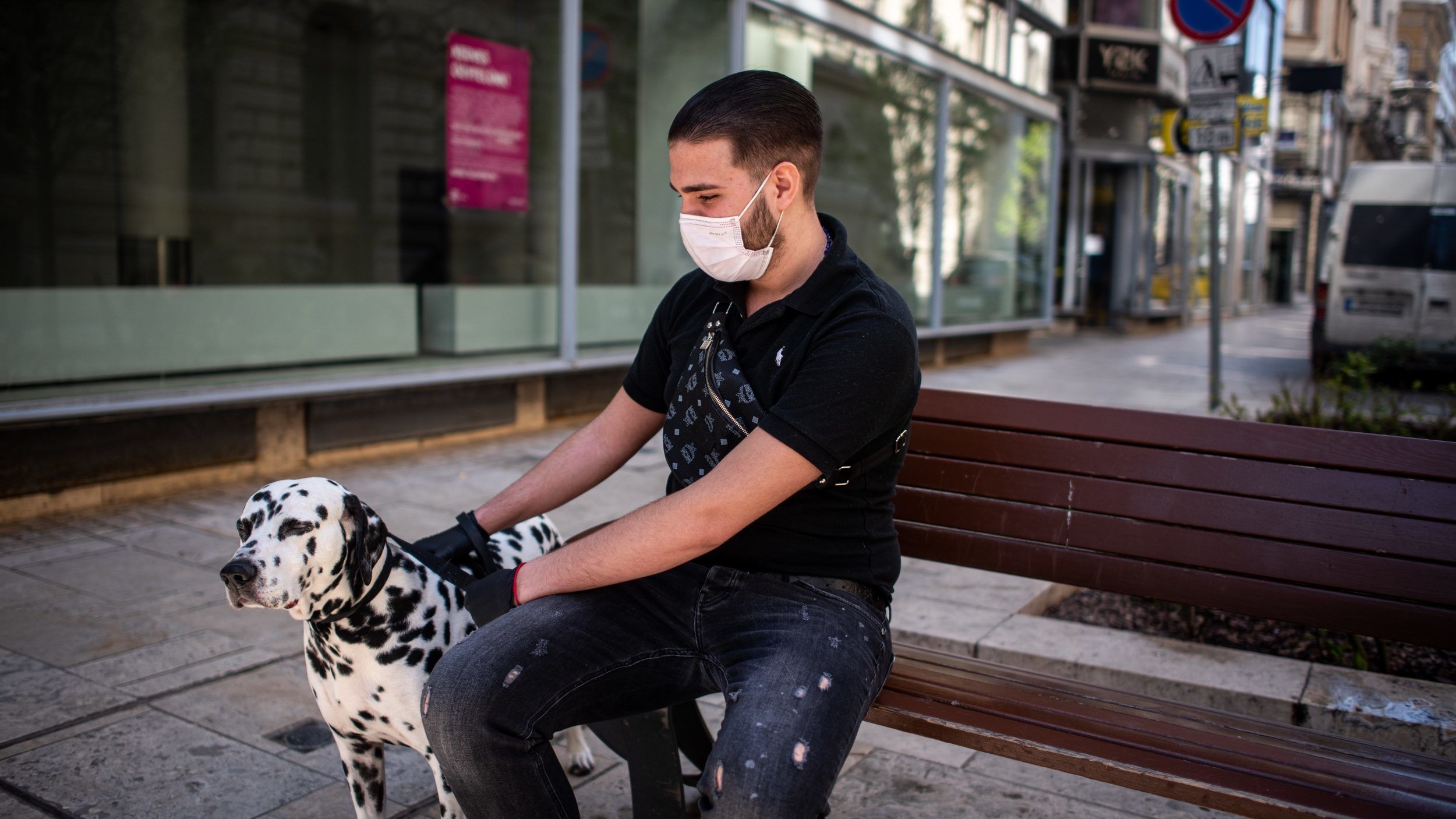 15 ezres helyszíni bírság járhat a maszk hiánya miatt a fővárosban